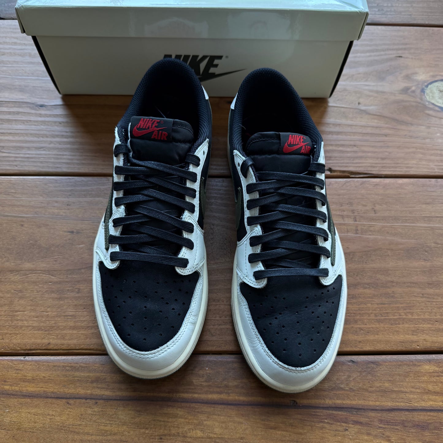 Talla 10W/8.5M - Travis Scott x Wmns Jordan 1 Retro Low OG SP 'Olive' (Usado)