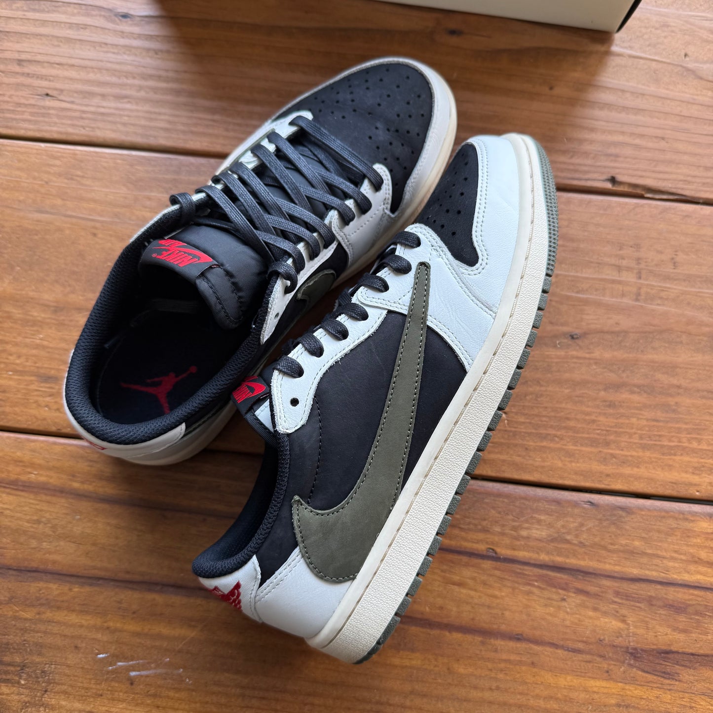Talla 10W/8.5M - Travis Scott x Wmns Jordan 1 Retro Low OG SP 'Olive' (Usado)
