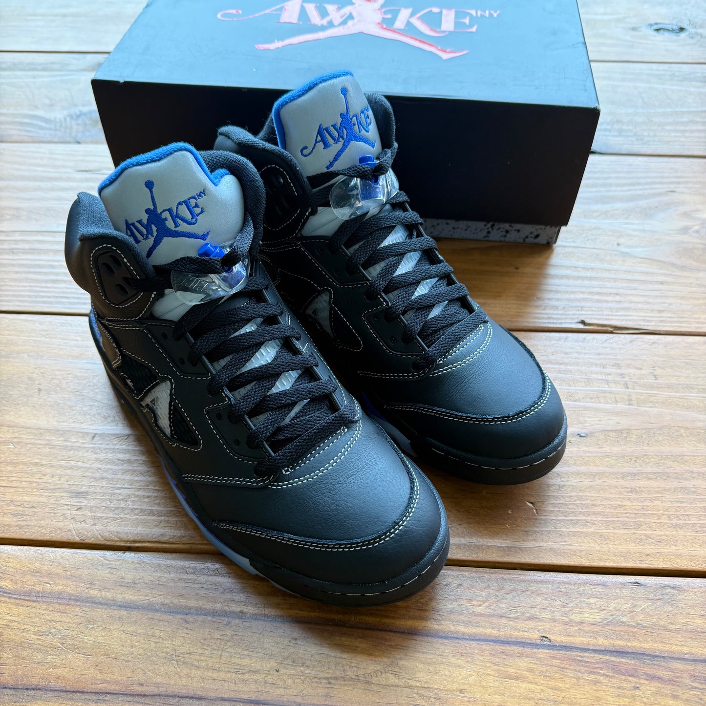 Talla 8.5 - Awake NY x Jordan 5 Retro 'Boro - Racer Blue' (Usado)