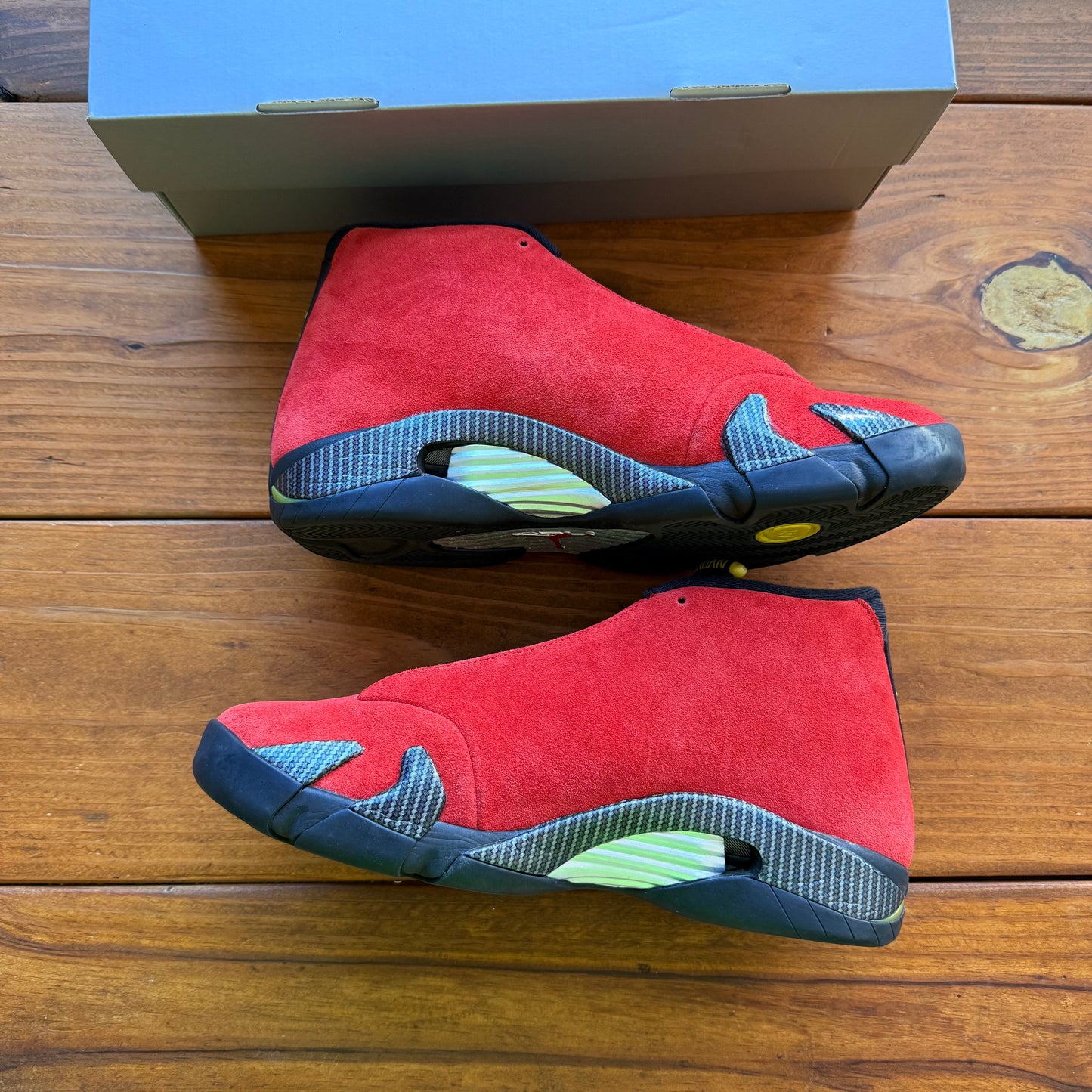 Größe 45,5 - Jordan 14 Retro 'Ferrari' 2025 (Gebraucht)