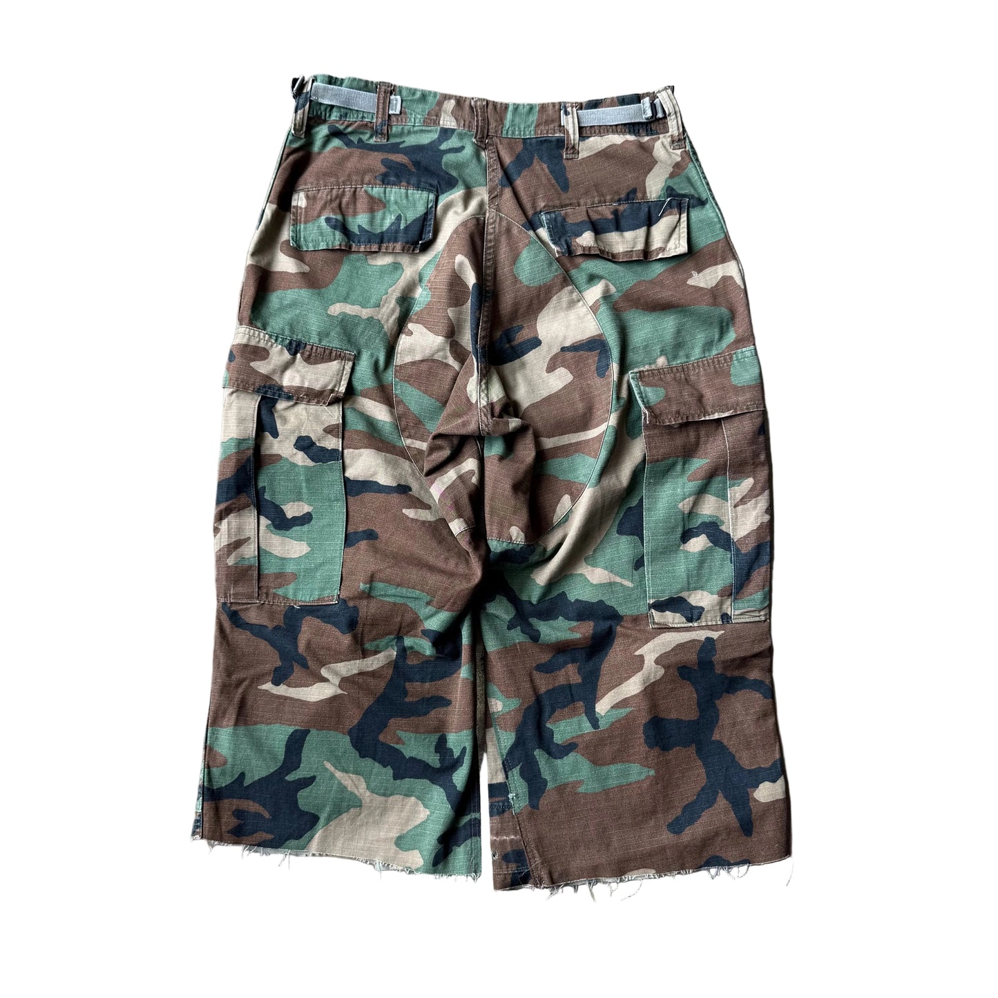 Size 30x19 Vintage Camo Long Short