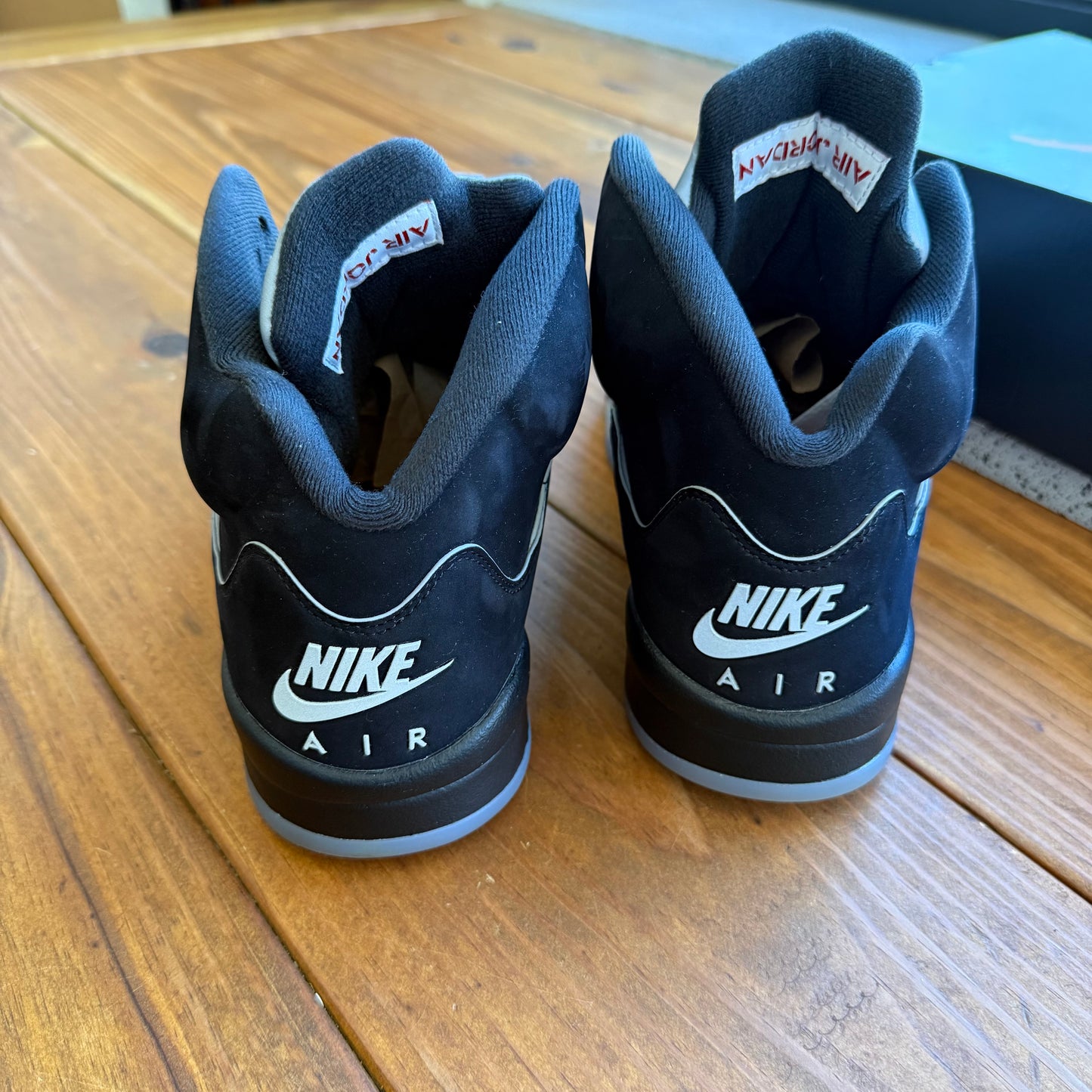 Talla 10 - Jordan 5 Retro OG 'Black Metallic Reimagined' (Usado)