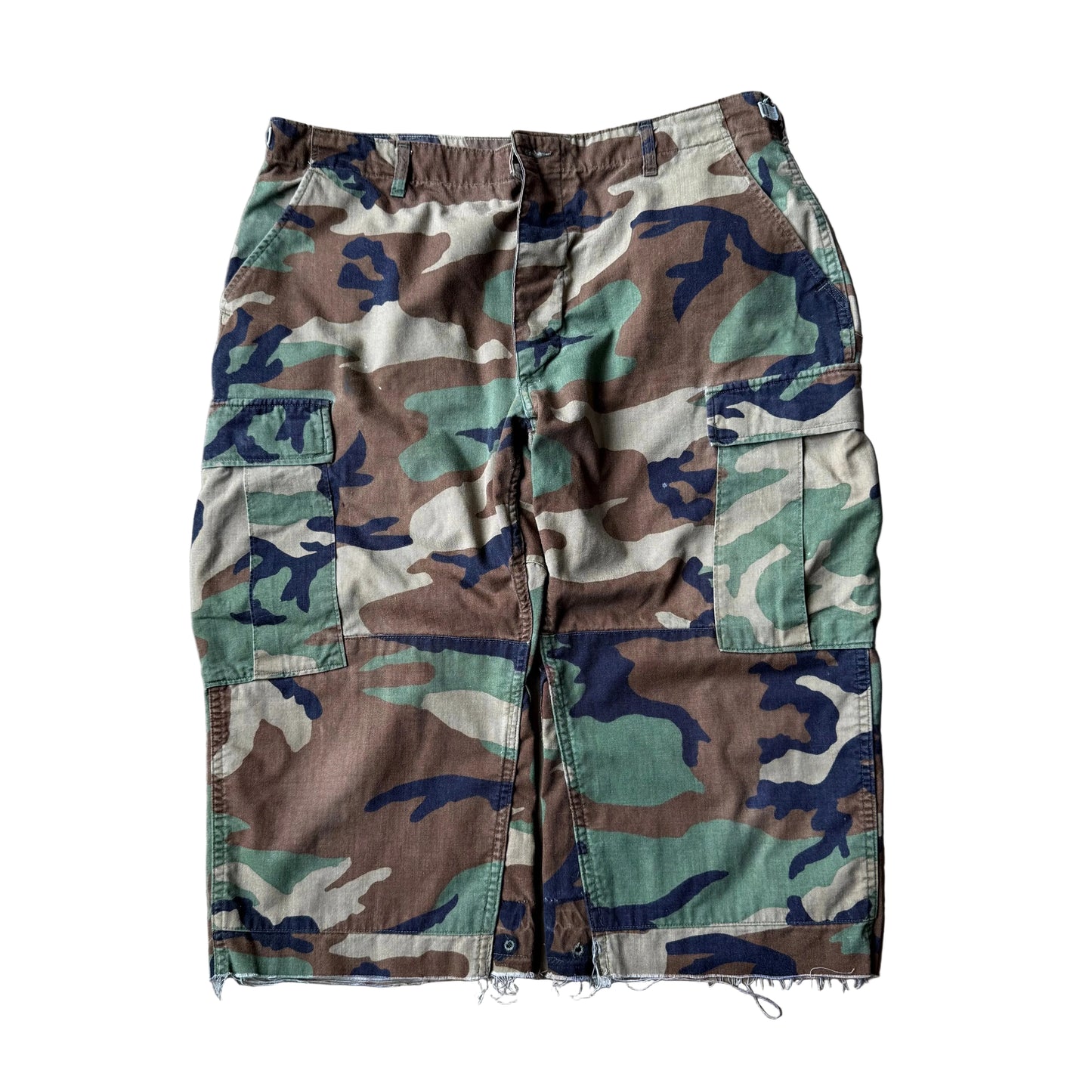 Size 38x20 Vintage Camo Long Short