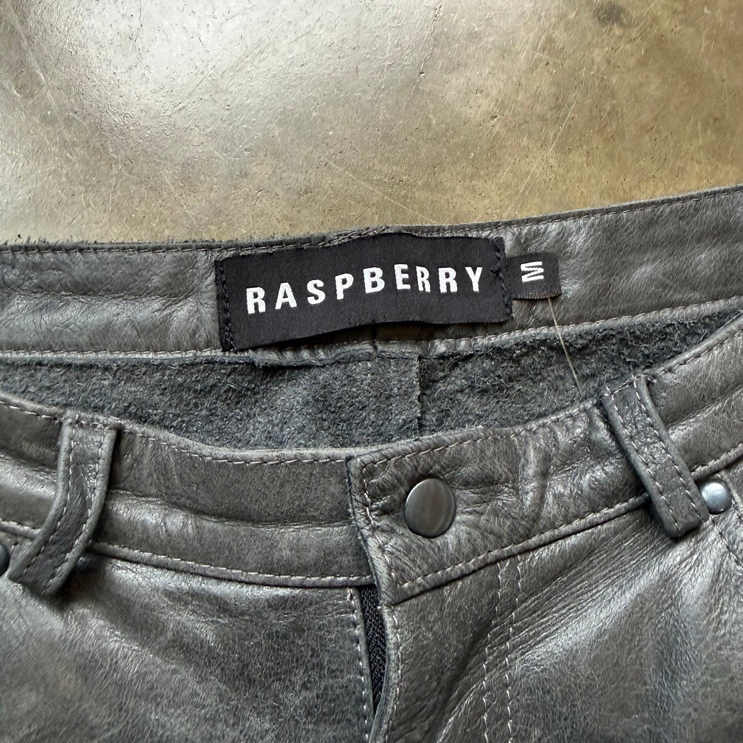 Mittel - Raspberry Hills Leder-Shorts