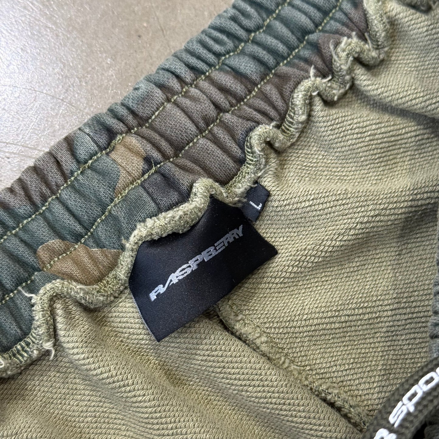 Groß - Himbeer-Camo-Hose