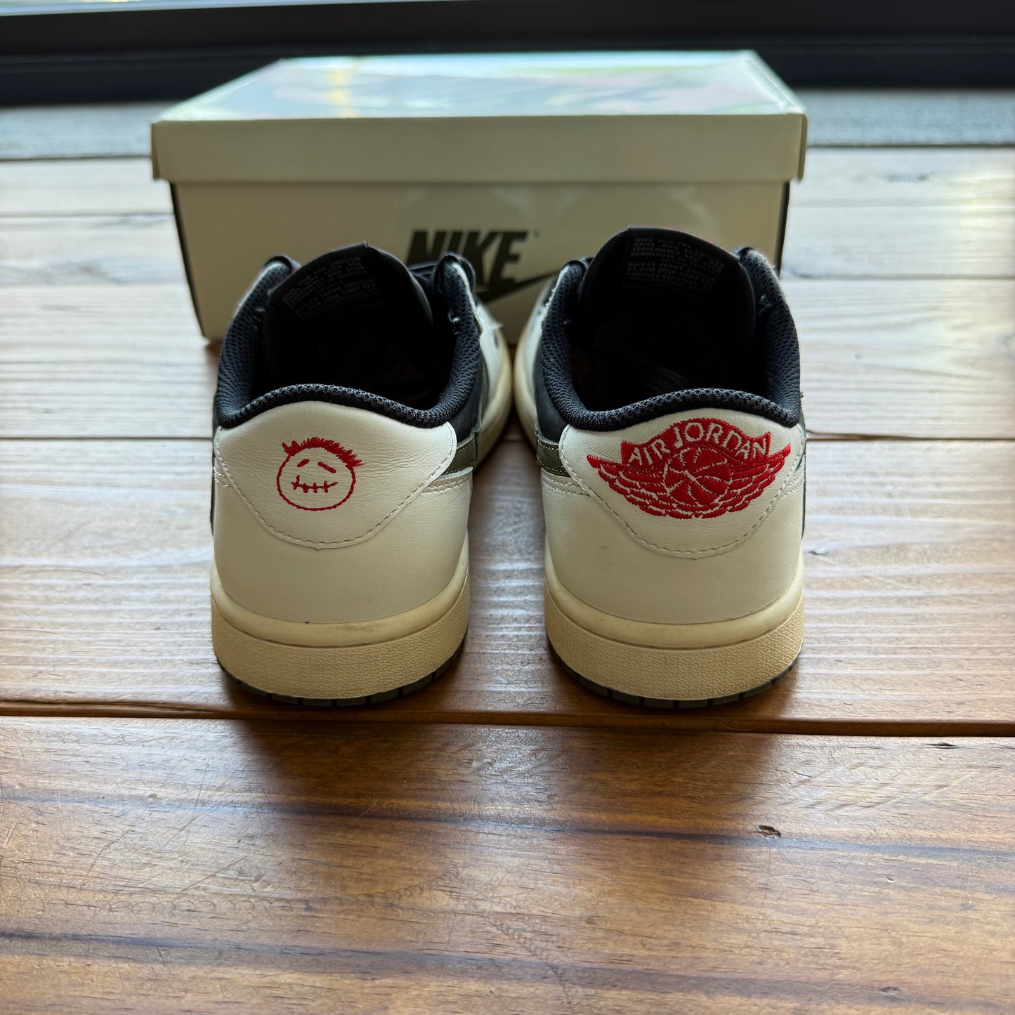 Talla 10W/8.5M - Travis Scott x Wmns Jordan 1 Retro Low OG SP 'Olive' (Usado)