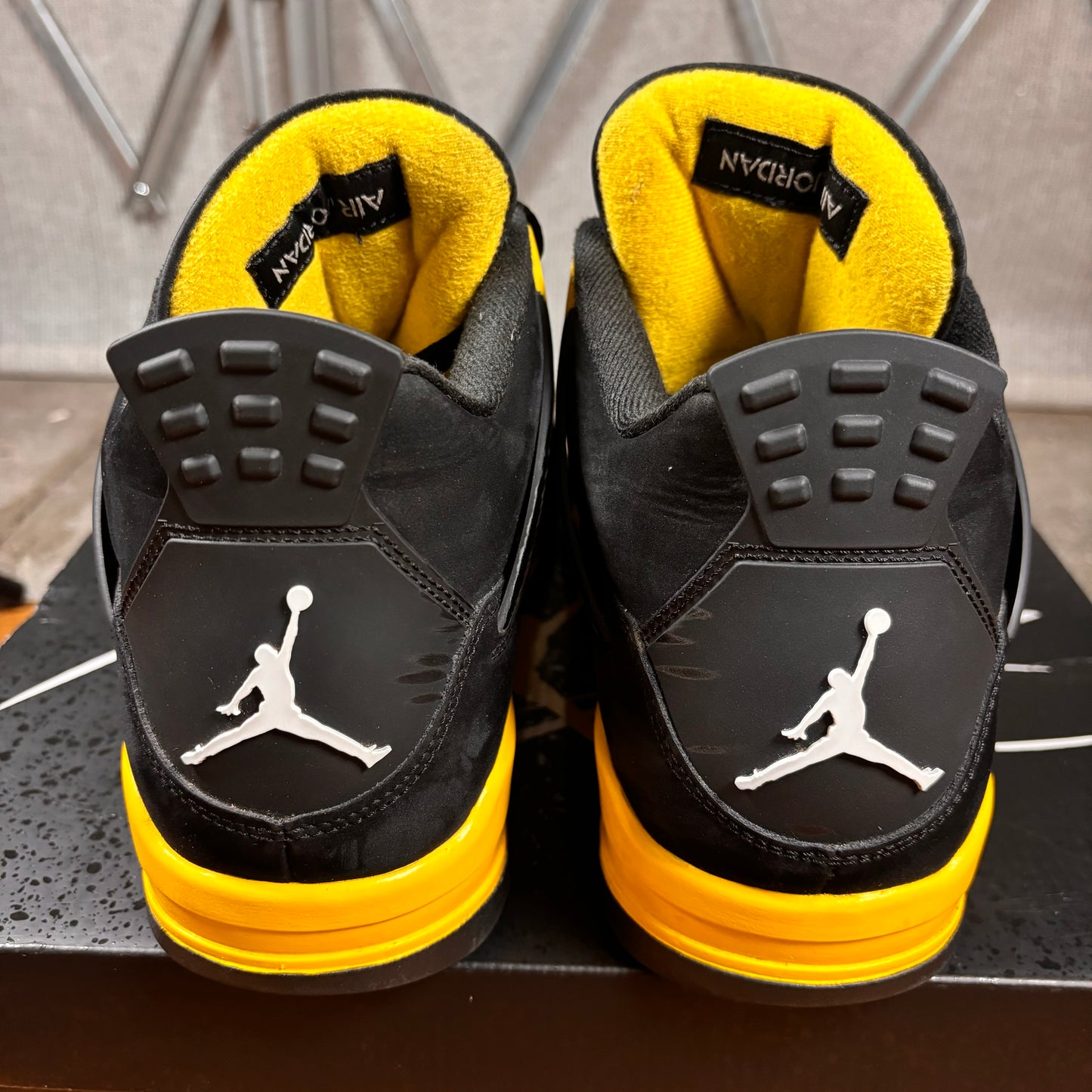 Jordan 4 Retro 'Thunder' 2023 (Used)