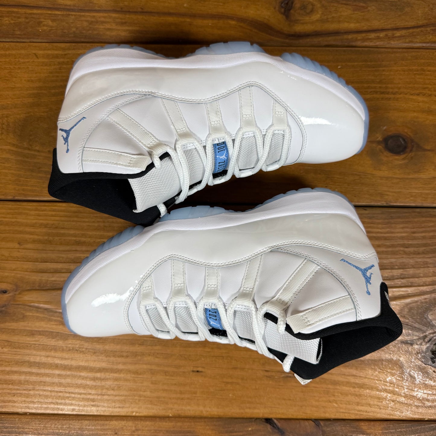 SIZE 9.5 - Jordan 11 Retro 'Columbia / Legend Blue' 2024 (Used)