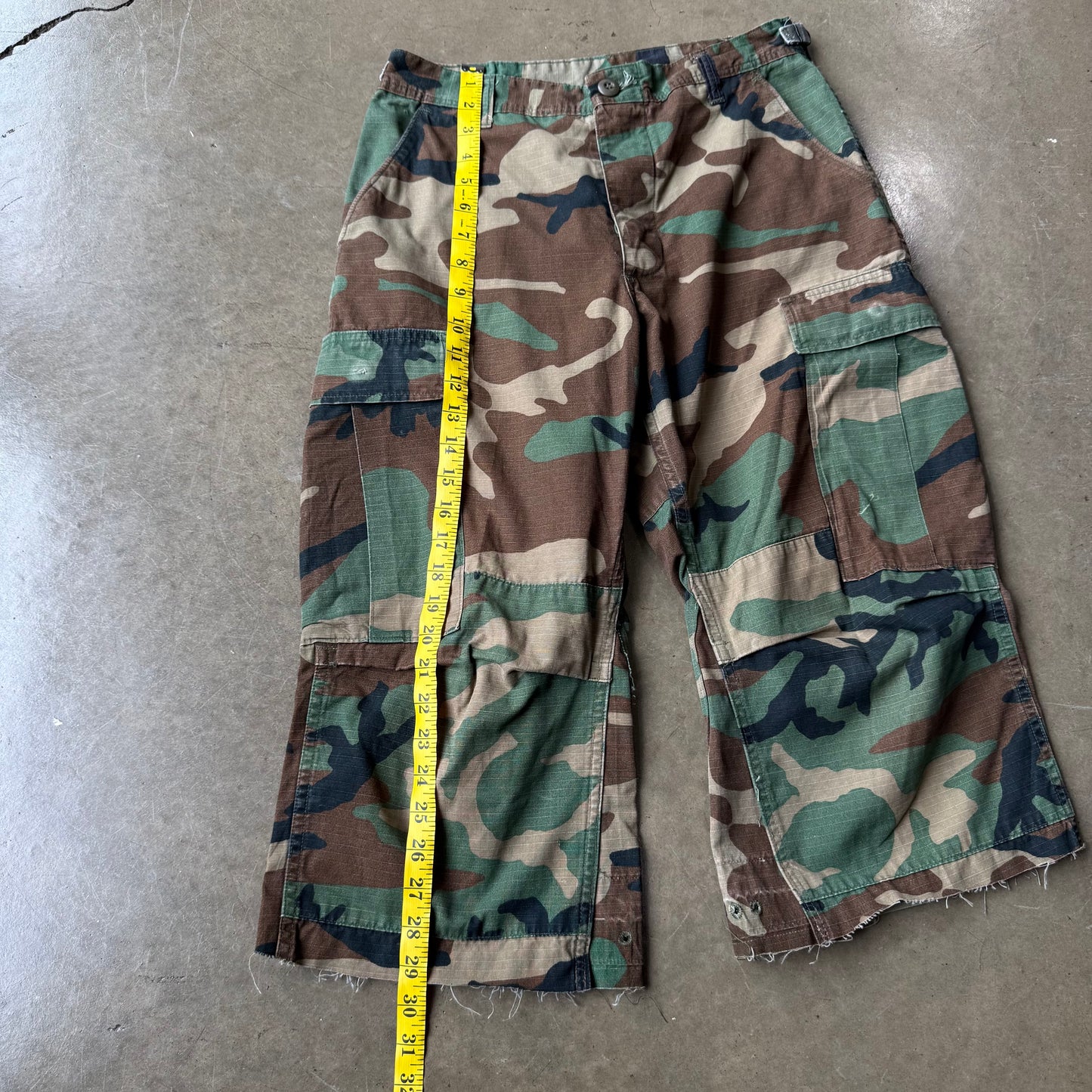 Size 30x19 Vintage Camo Long Short