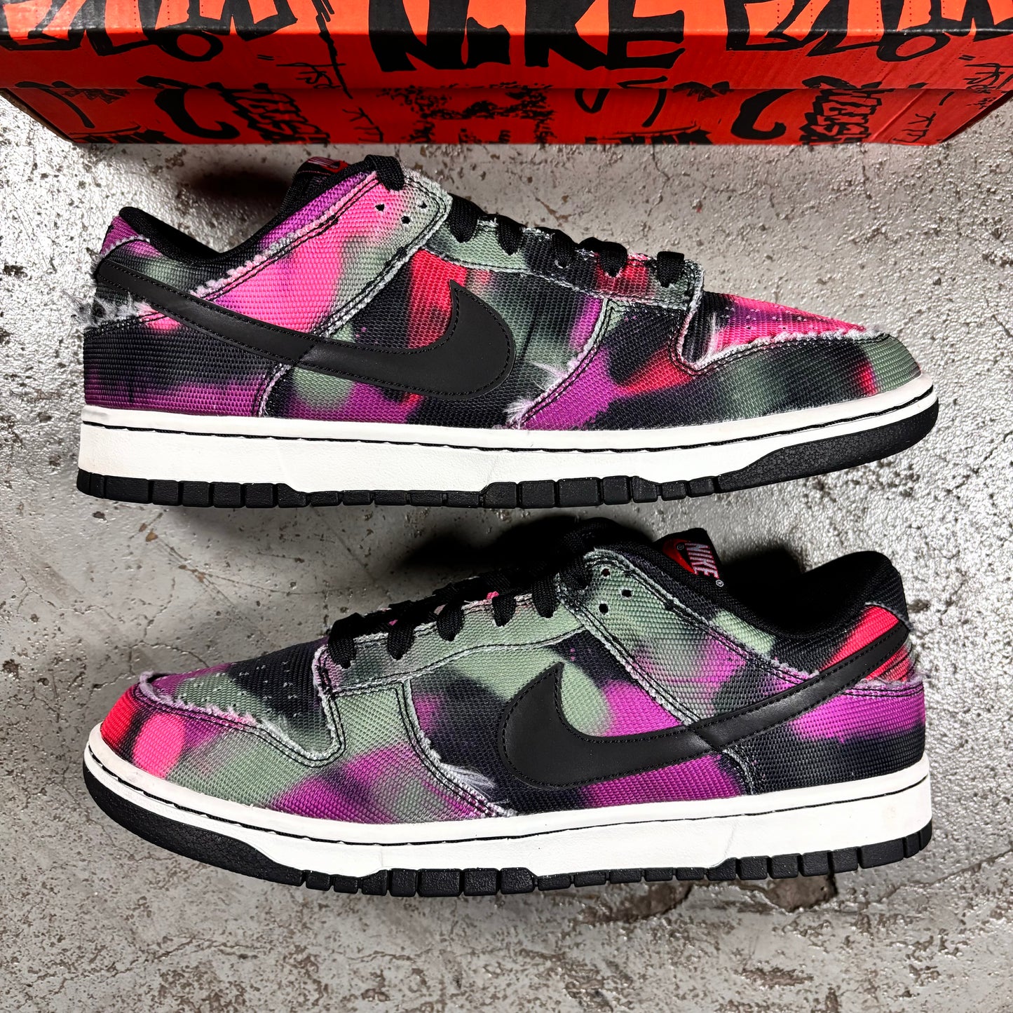 DUNK LOW PREMIUM 'GRAFFITI' (USED)