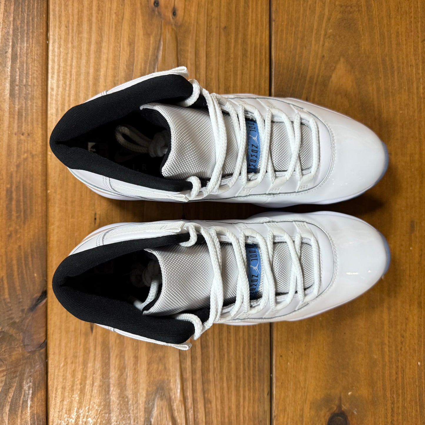 SIZE 9.5 - Jordan 11 Retro 'Columbia / Legend Blue' 2024 (Used)
