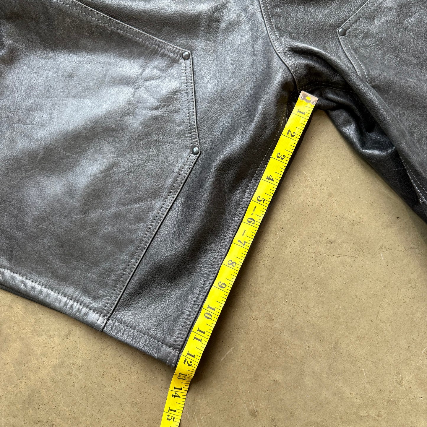 Mittel - Raspberry Hills Leder-Shorts