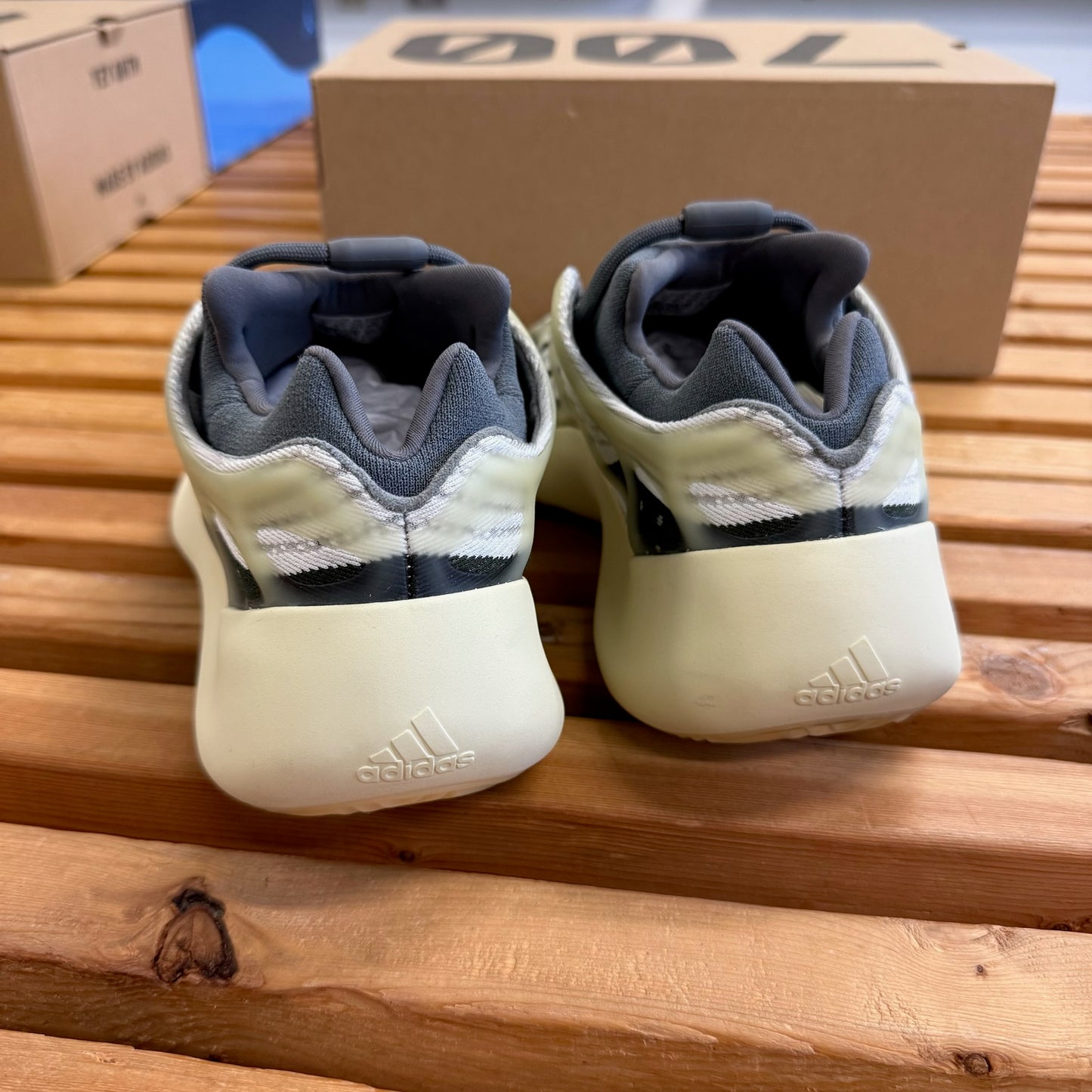 Size 9 - Men's Yeezy 700 V3 'Fade Salt' (Used)