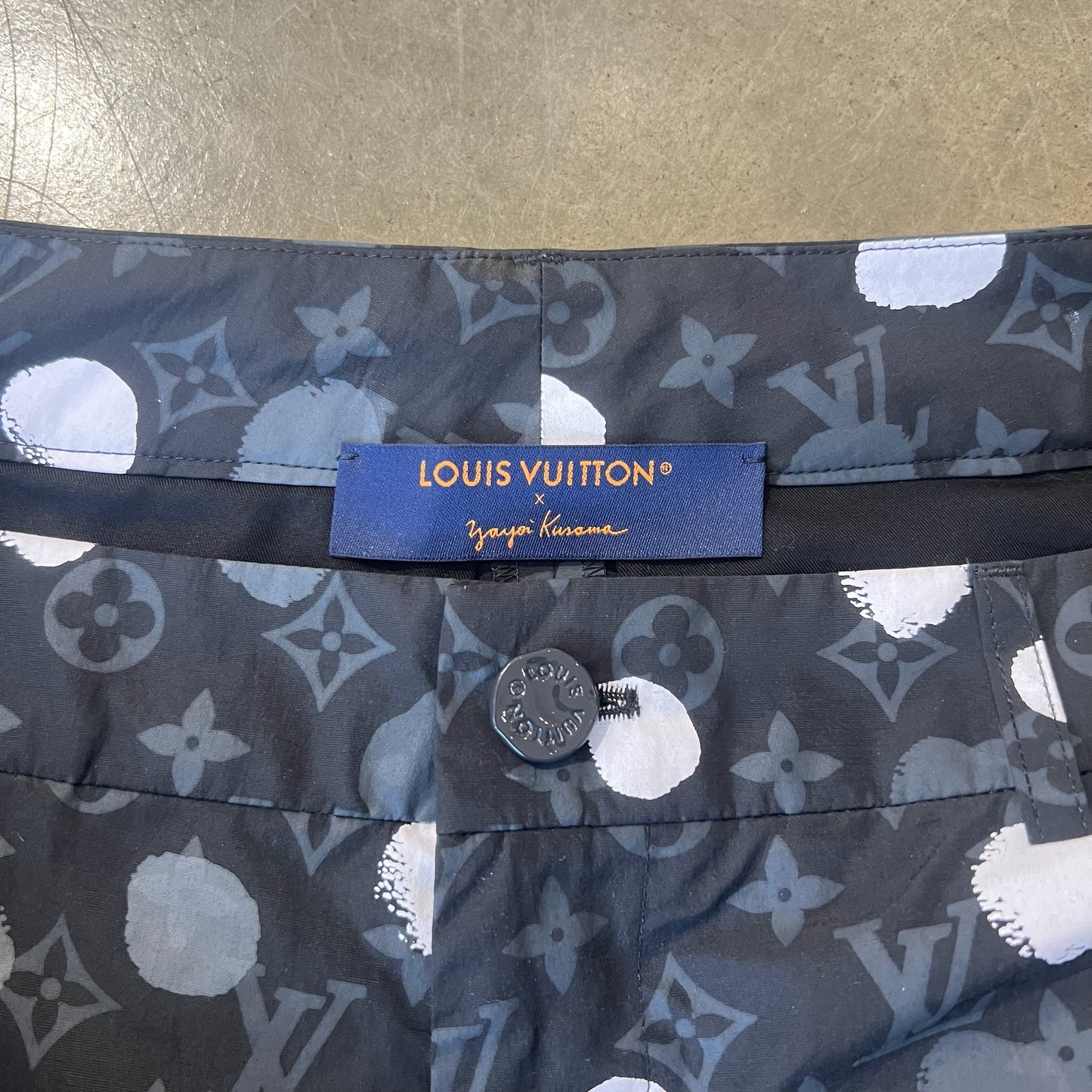 Größe 30 – LV Infinity Dots Bedruckte Cargohose