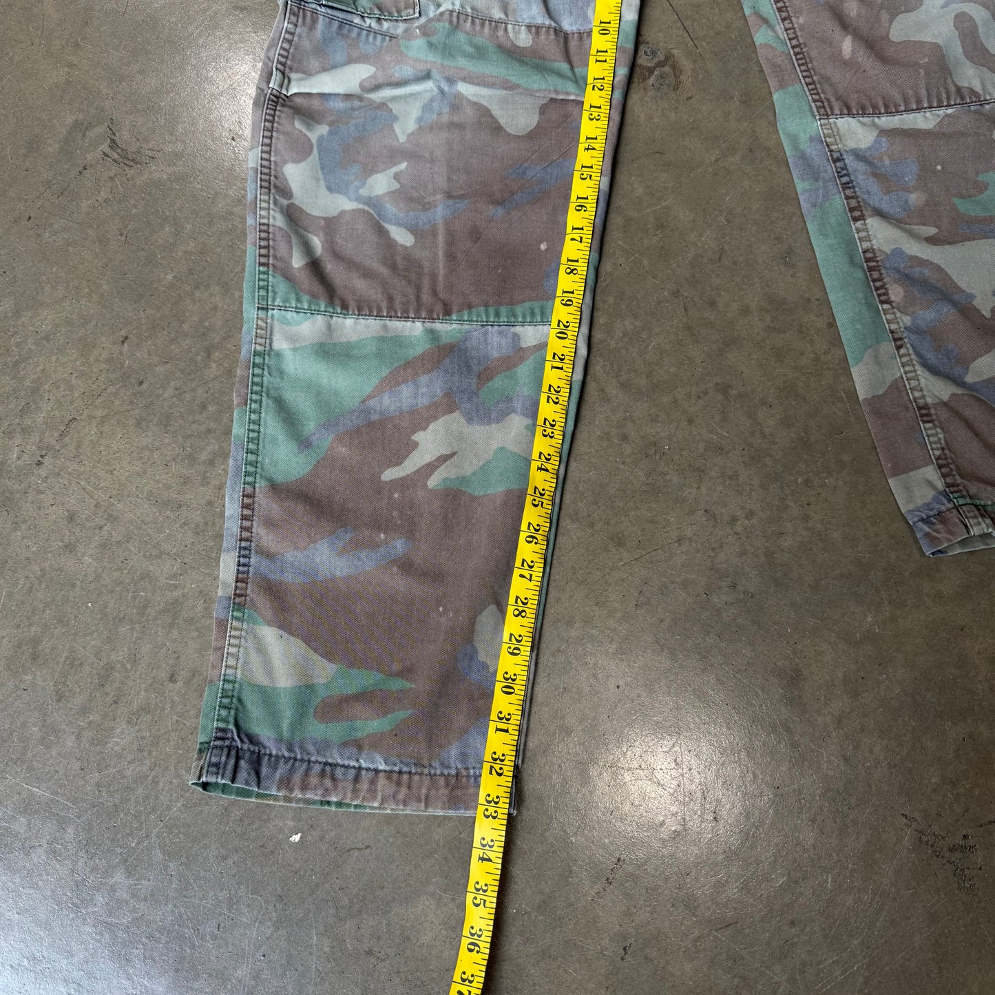 Size 34x33 - Vintage Camo Cargo Pants