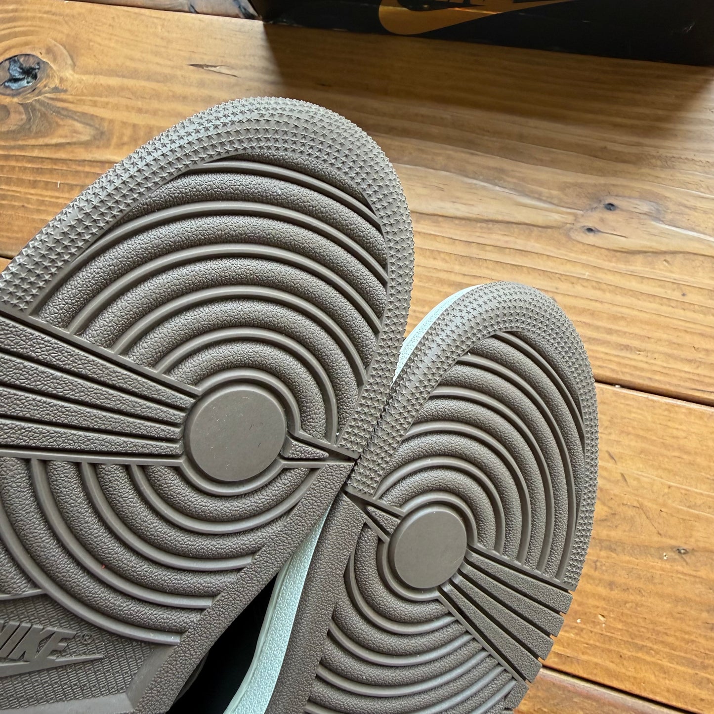 Size 9.5 - Jordan 1 Retro High OG 'Palomino' (Used)