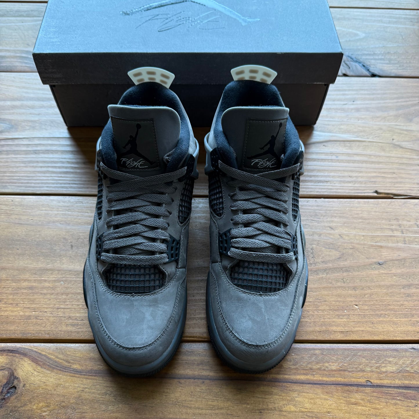 Talla 10 - Jordan 4 Retro 'Cave Stone' (Usado)