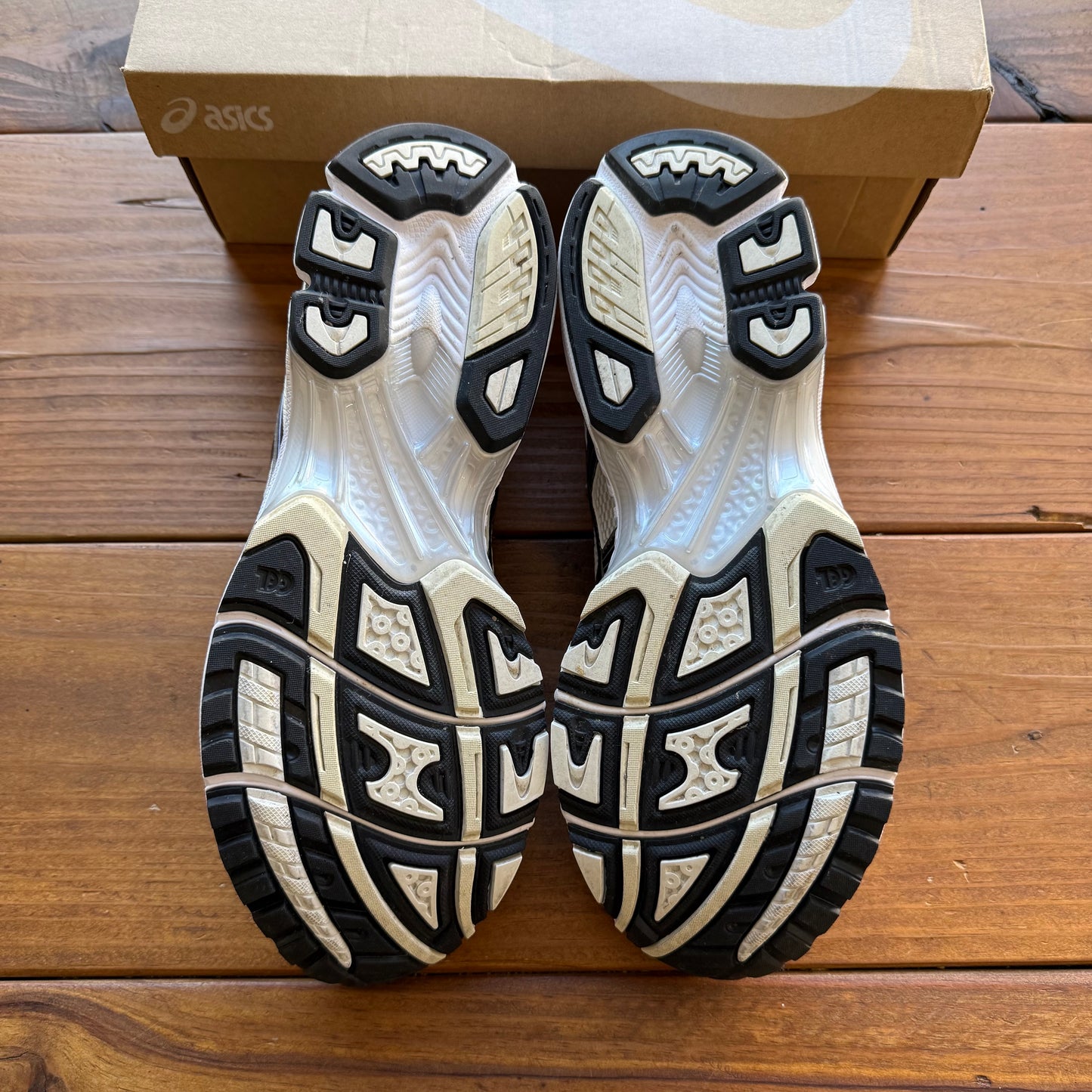 Talla 11.5 - Gel Kayano 14 'Silver Cream' (Usado)