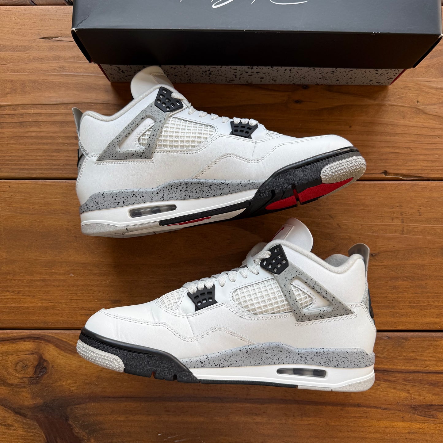 Talla 11 - Jordan 4 Retro OG 'White Cement' 2025 (Usado)