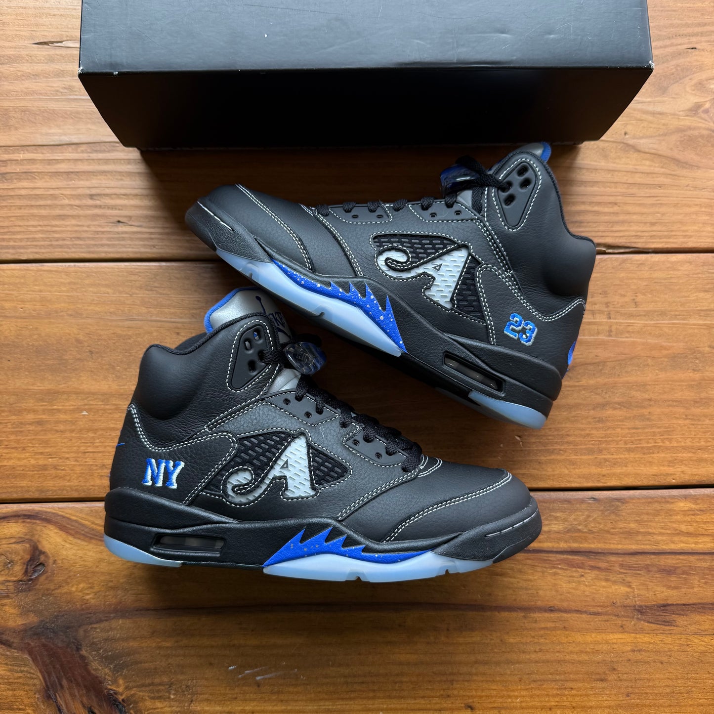 Talla 8.5 - Awake NY x Jordan 5 Retro 'Boro - Racer Blue' (Usado)