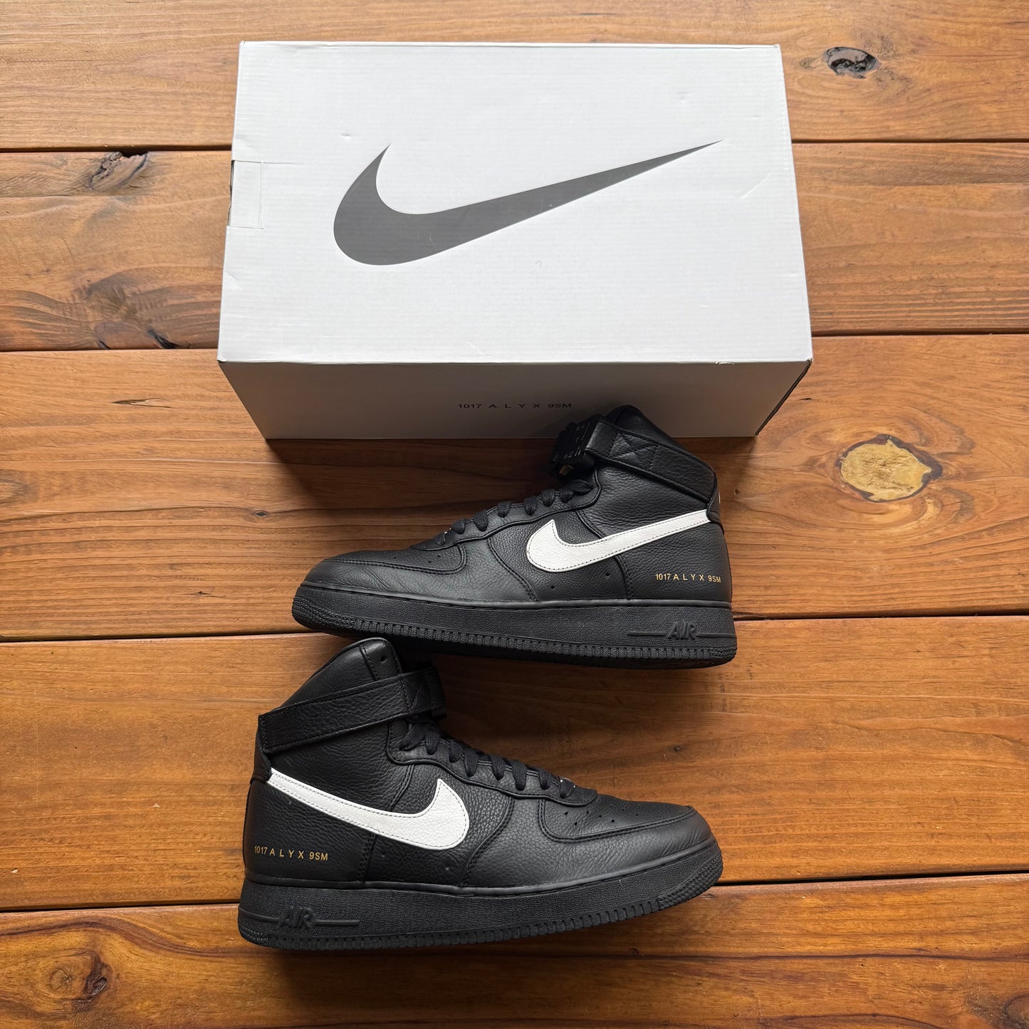 Talla 10.5 - 1017 ALYX 9SM x Air Force 1 High 'Negro Blanco' (Usado)