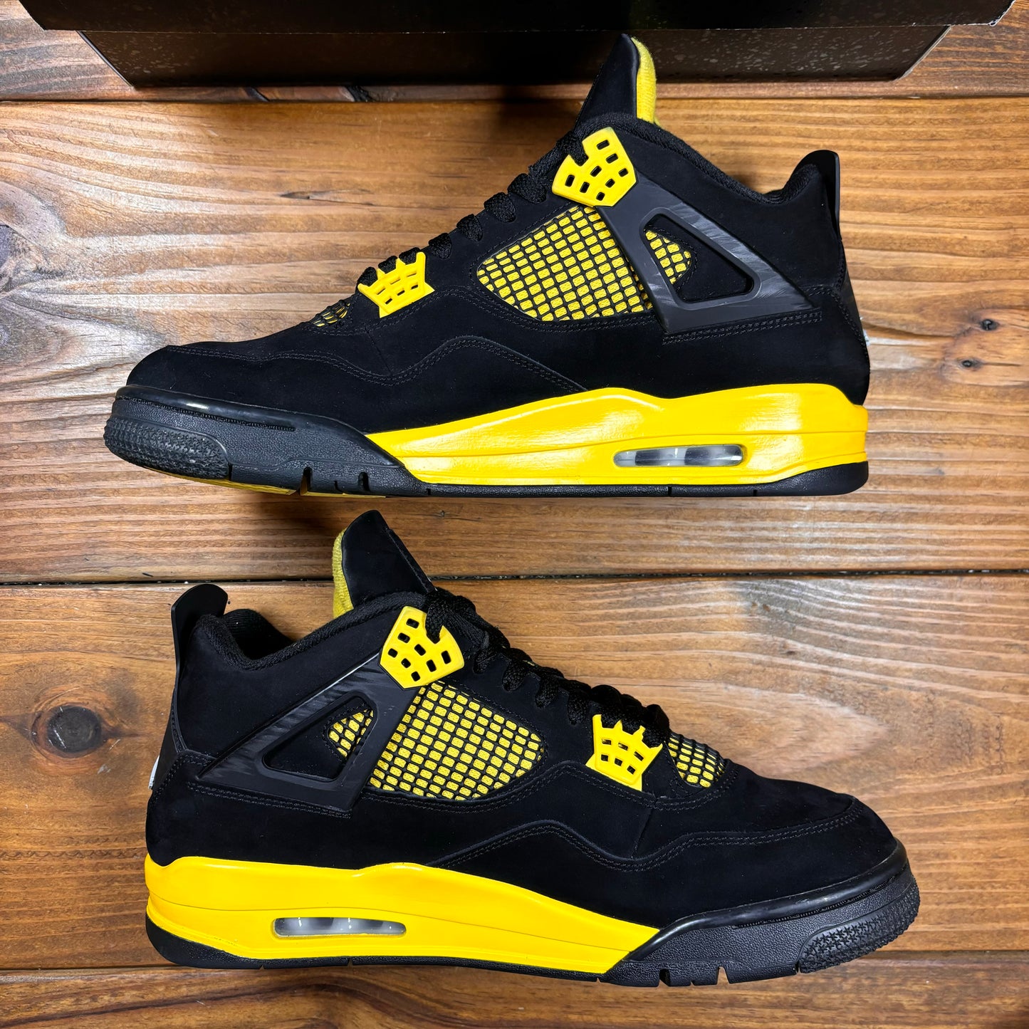 Jordan 4 Retro 'Thunder' 2023 (Used)