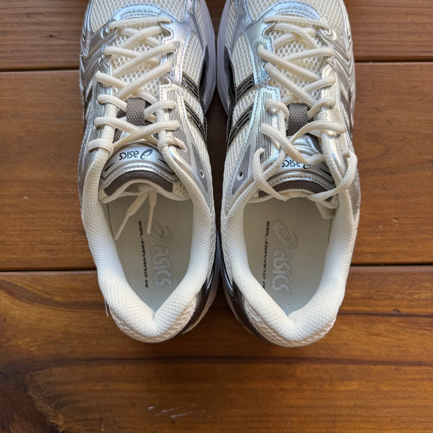 Talla 11.5 - Gel Kayano 14 'Silver Cream' (Usado)