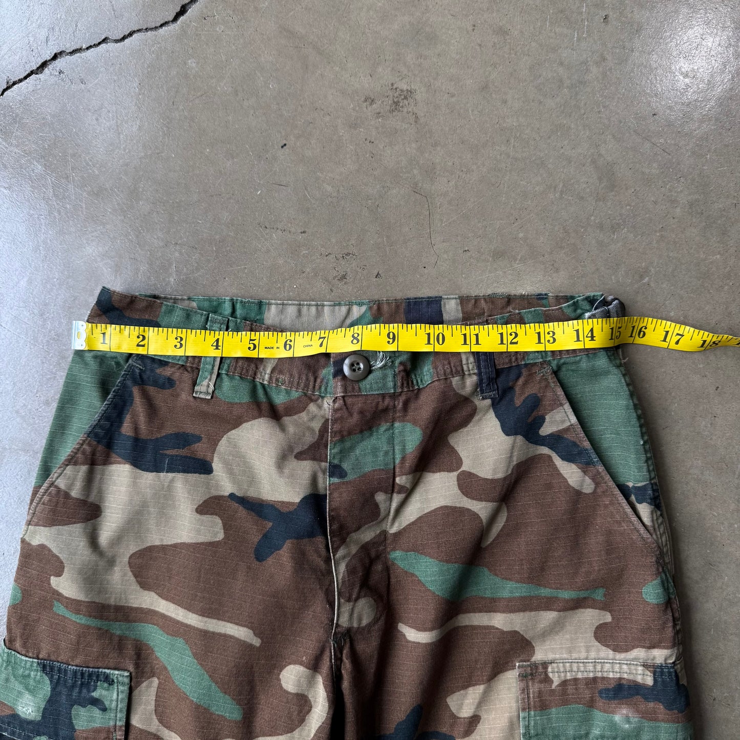 Size 30x19 Vintage Camo Long Short