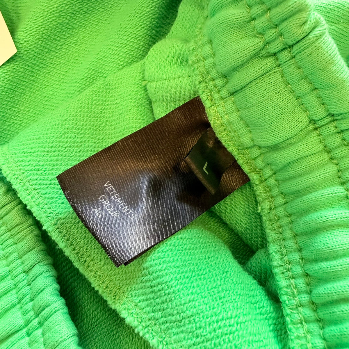 Large - Vetements Oval Logo Shorts 'Neon Green' (Pre-Owned)