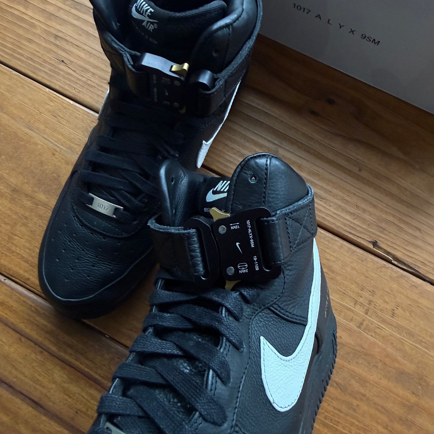 Talla 10.5 - 1017 ALYX 9SM x Air Force 1 High 'Negro Blanco' (Usado)