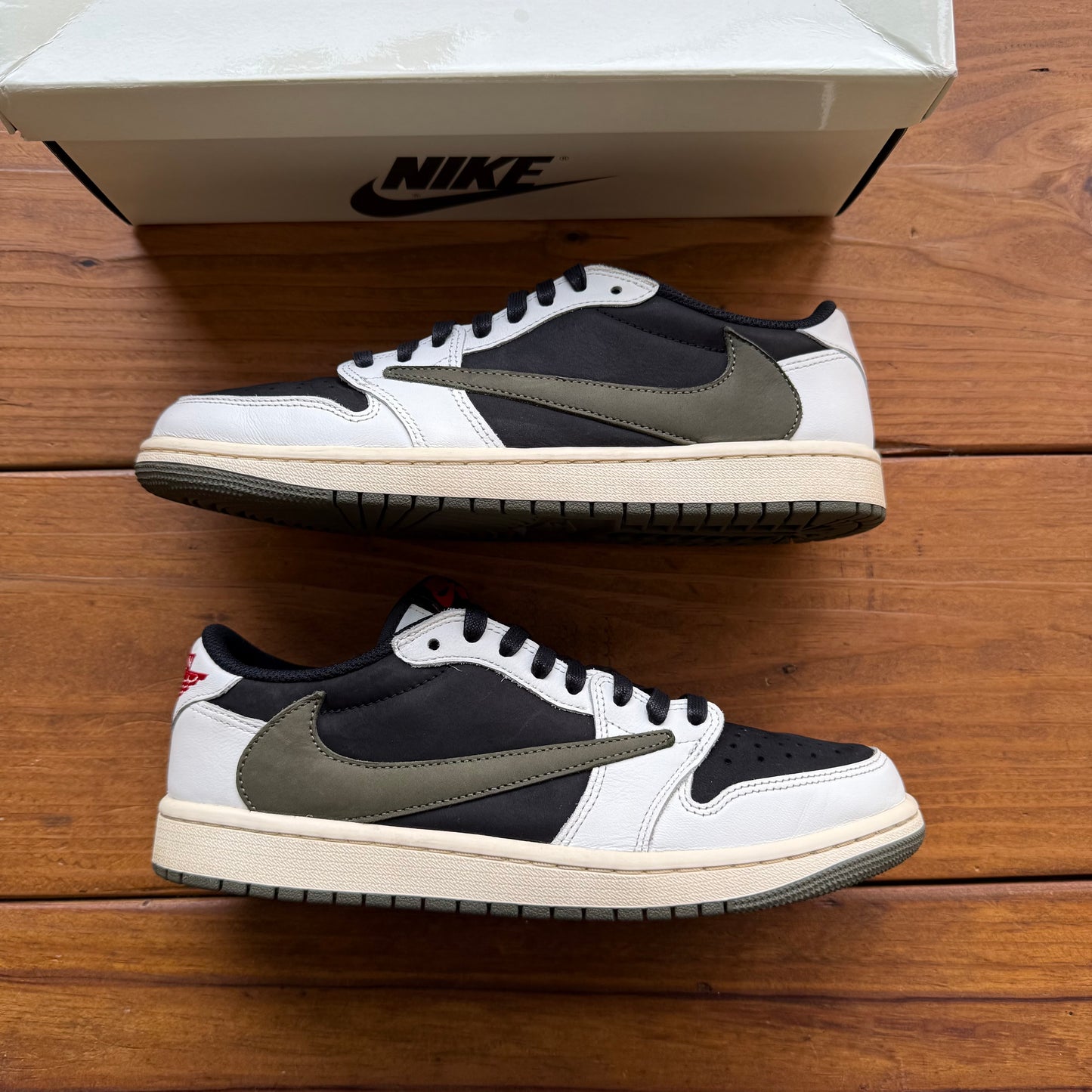 Talla 10W/8.5M - Travis Scott x Wmns Jordan 1 Retro Low OG SP 'Olive' (Usado)