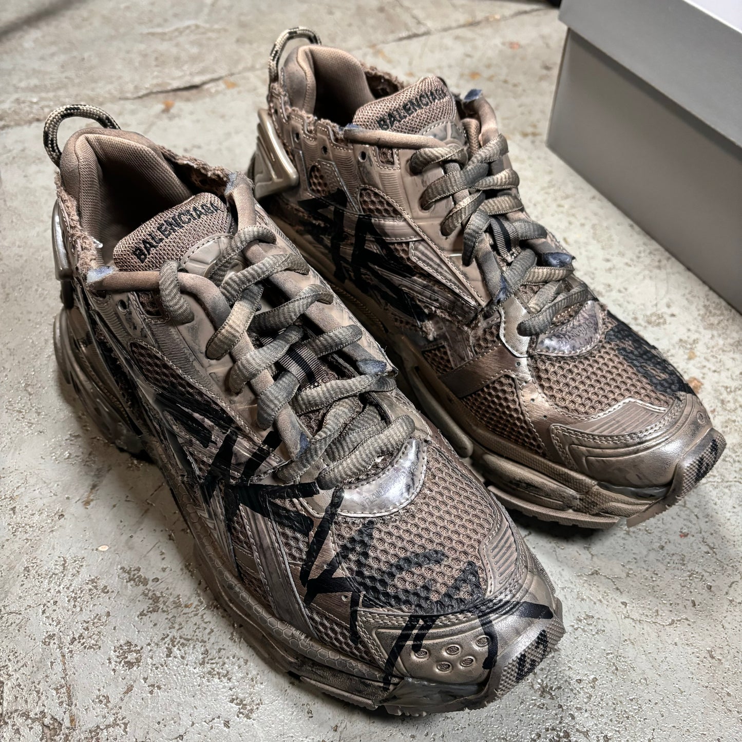 BB RUNNER GRAFFITI SNEAKER (USED)