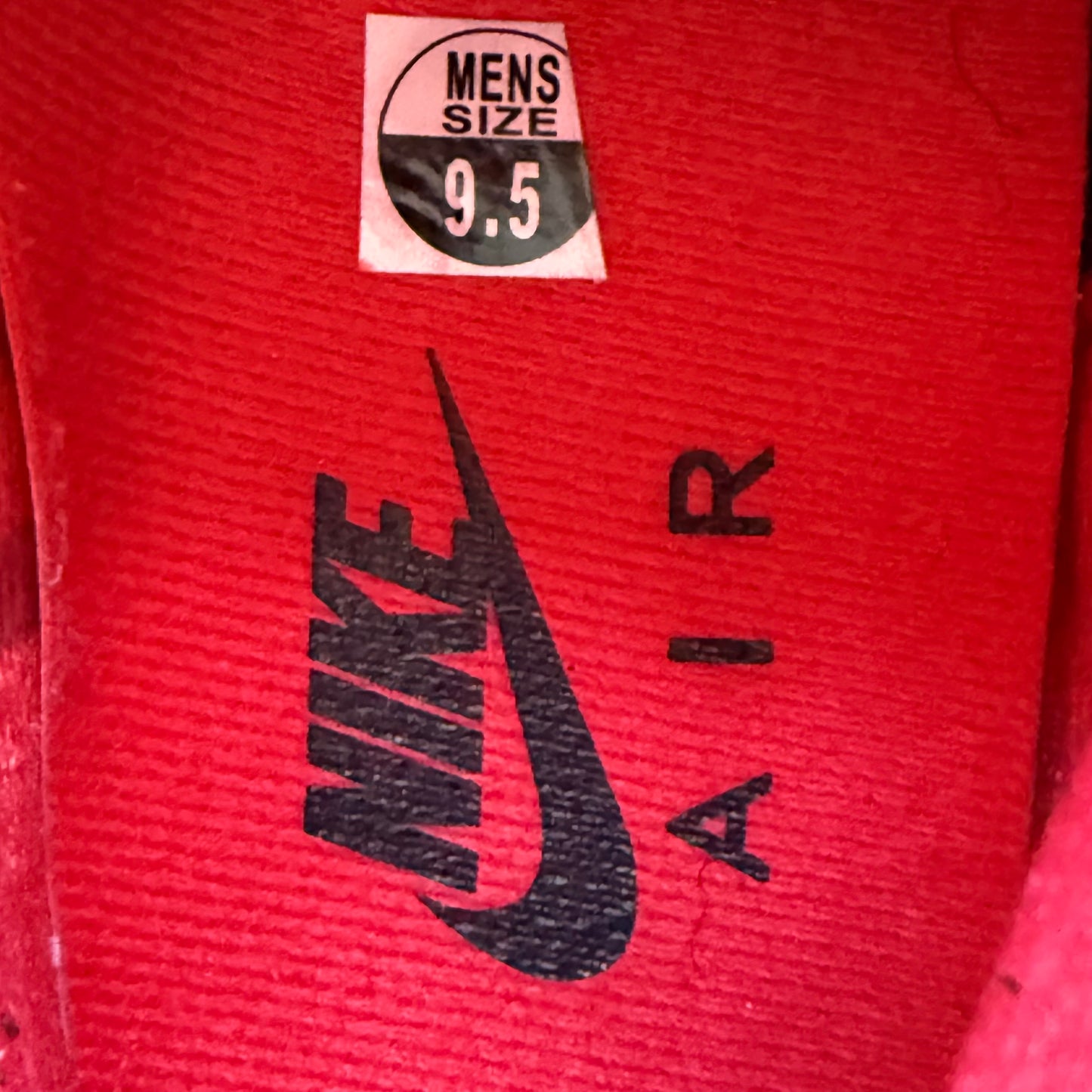 Größe 9.5 - Jordan 5 Retro 'Fire Red' 2025 (Gebraucht)