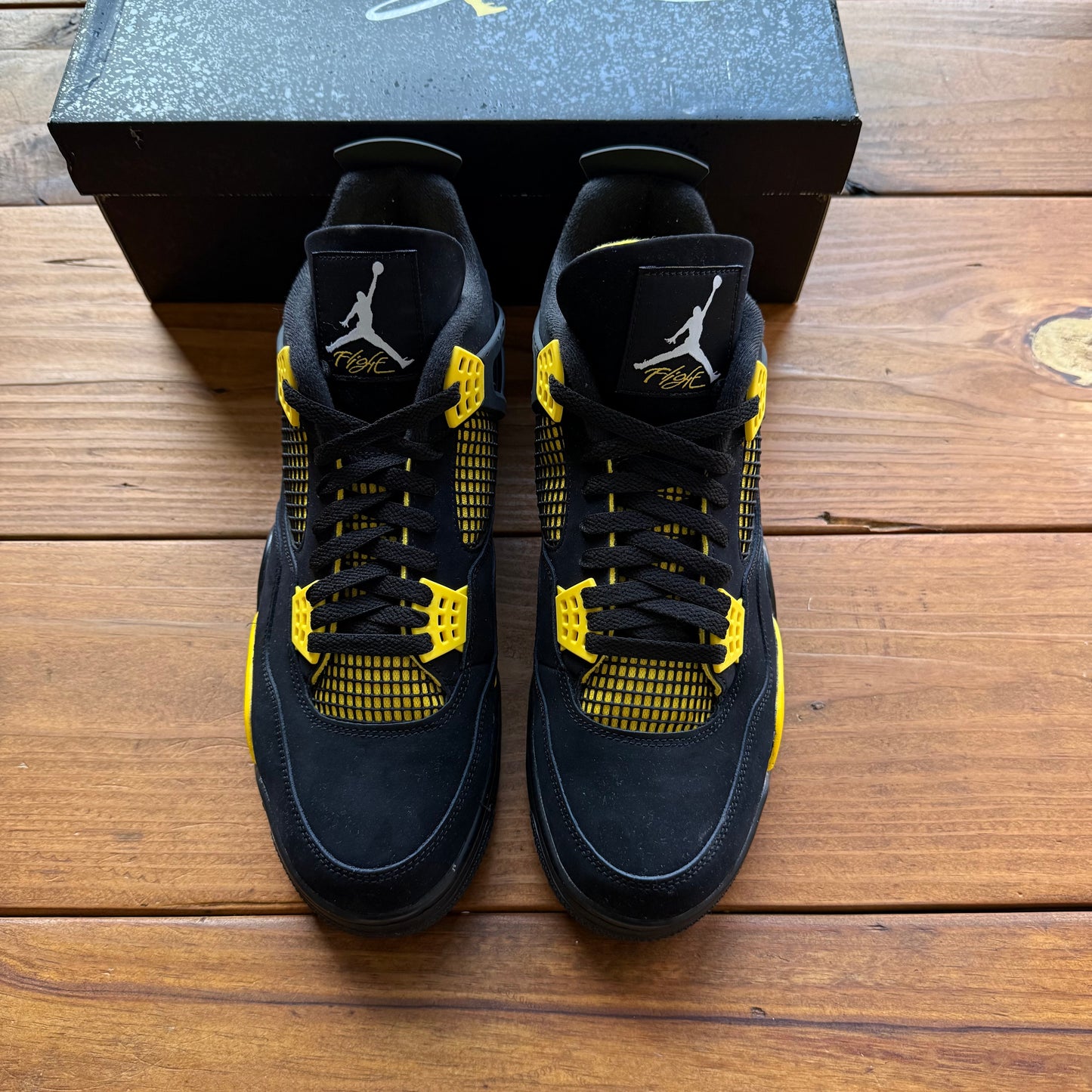 Talla 13 - Jordan 4 Retro 'Thunder' 2023 (Usado)
