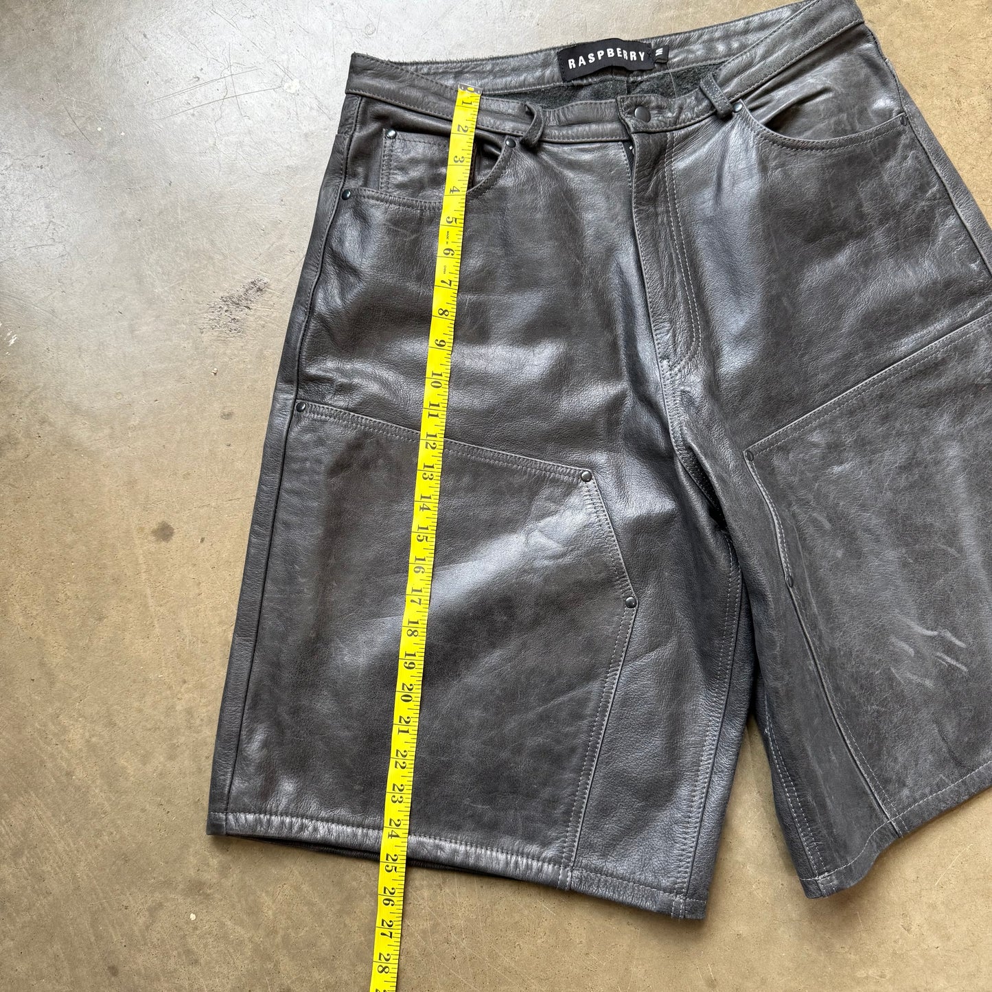 Mittel - Raspberry Hills Leder-Shorts