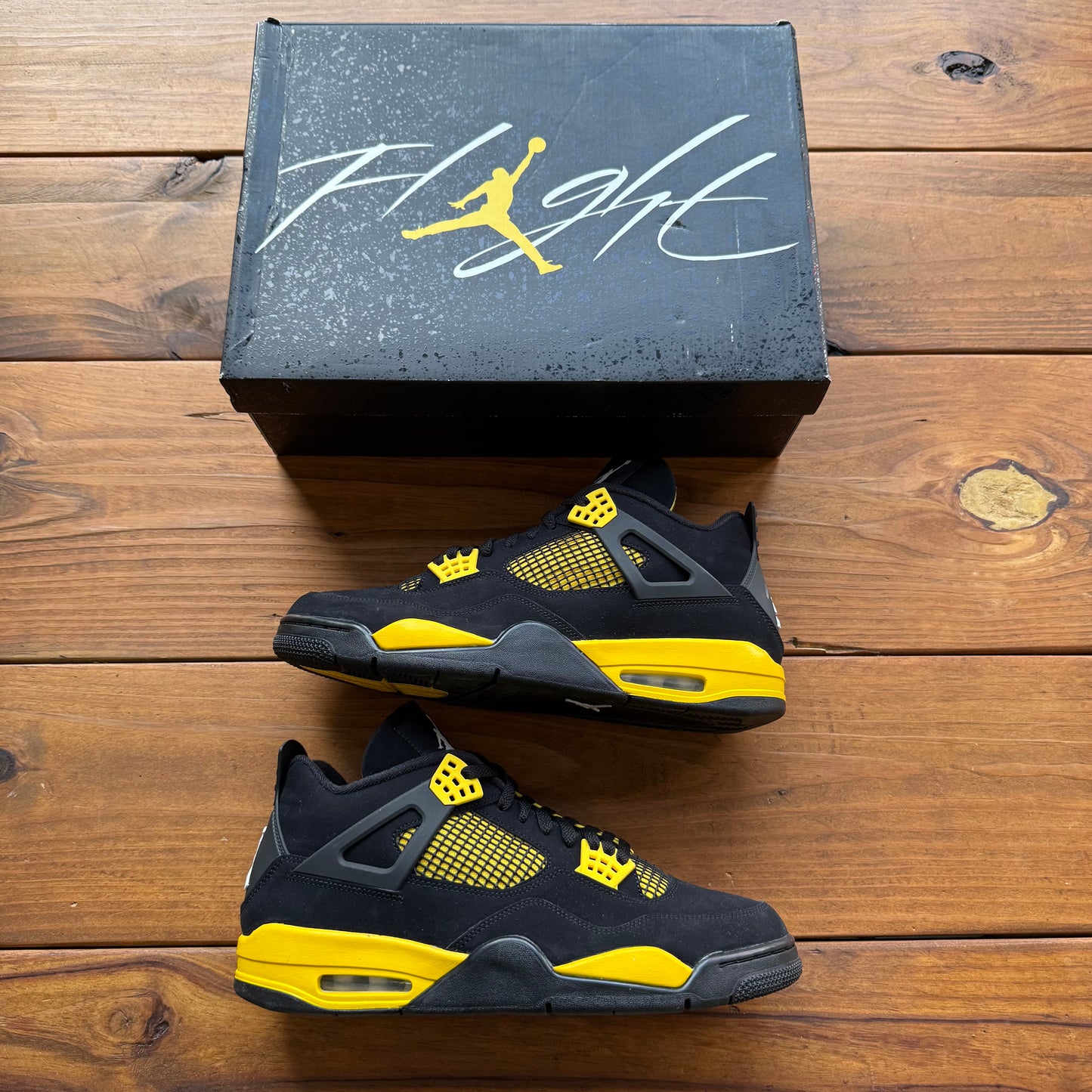 Talla 13 - Jordan 4 Retro 'Thunder' 2023 (Usado)