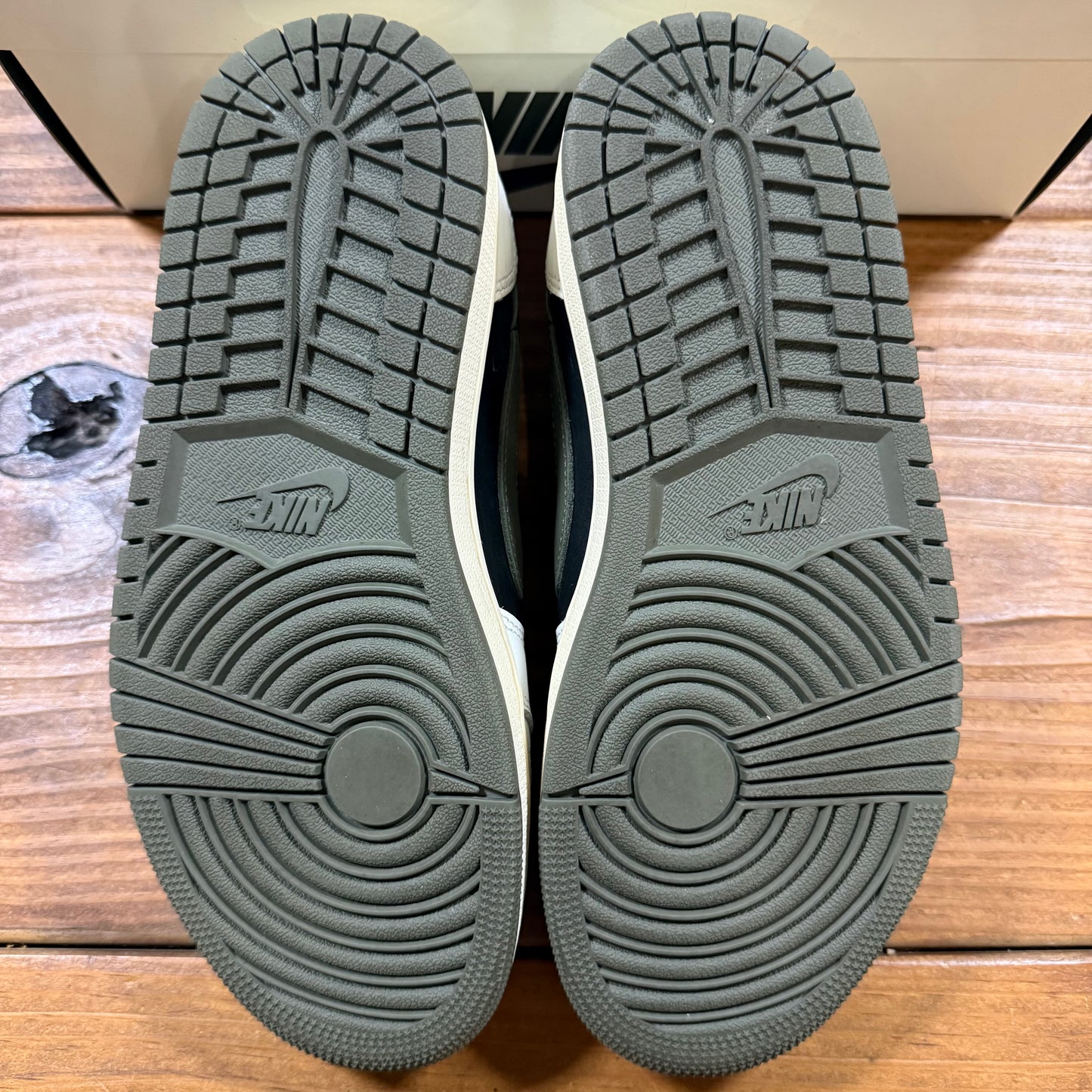 SIZE 6.5W/5M - Travis Scott x Wmns Jordan 1 Retro Low OG SP 'Olive' (Used)