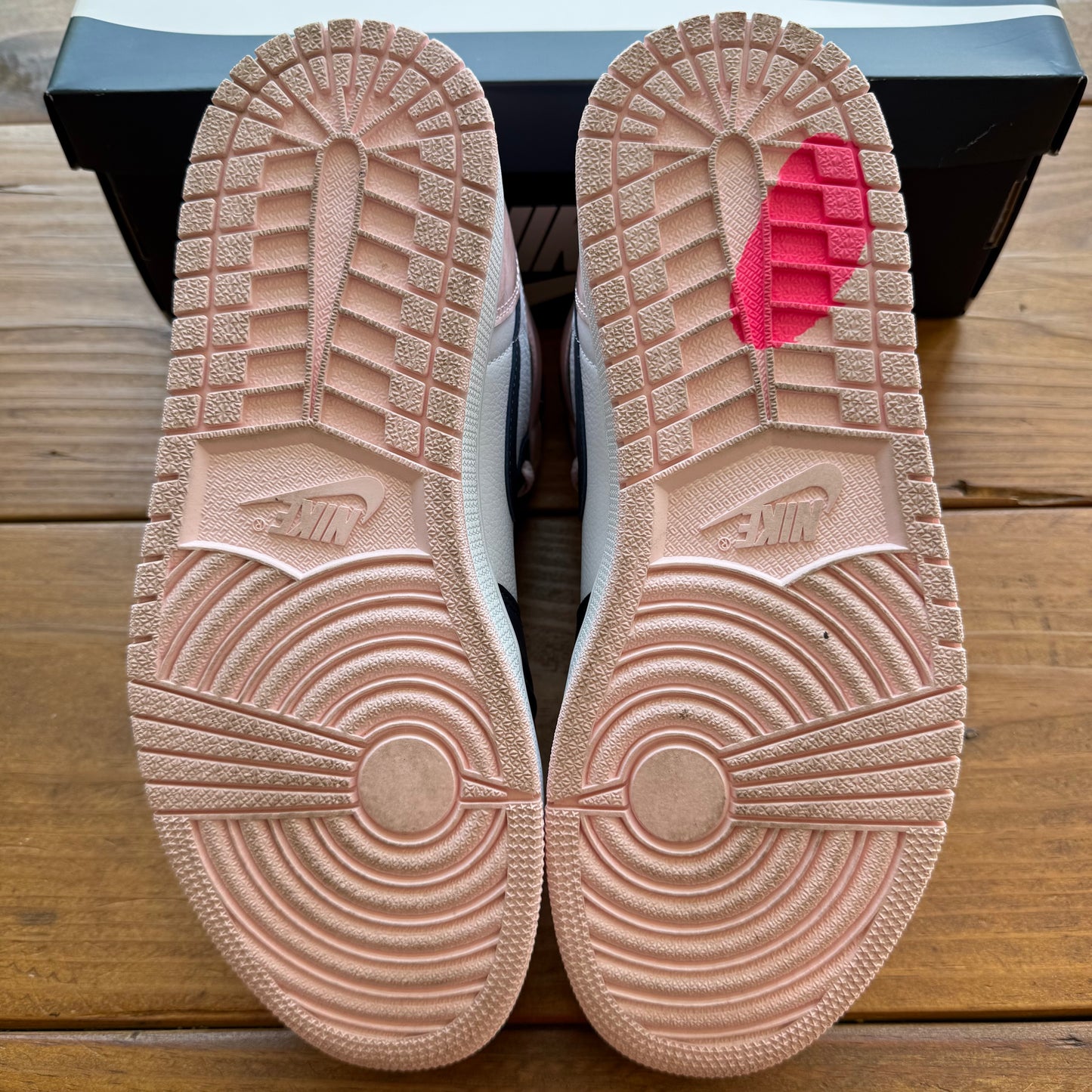 Talla 10.5W/9M - Jordan 1 Retro High OG SE 'Bubble Gum' de mujer (Usado)