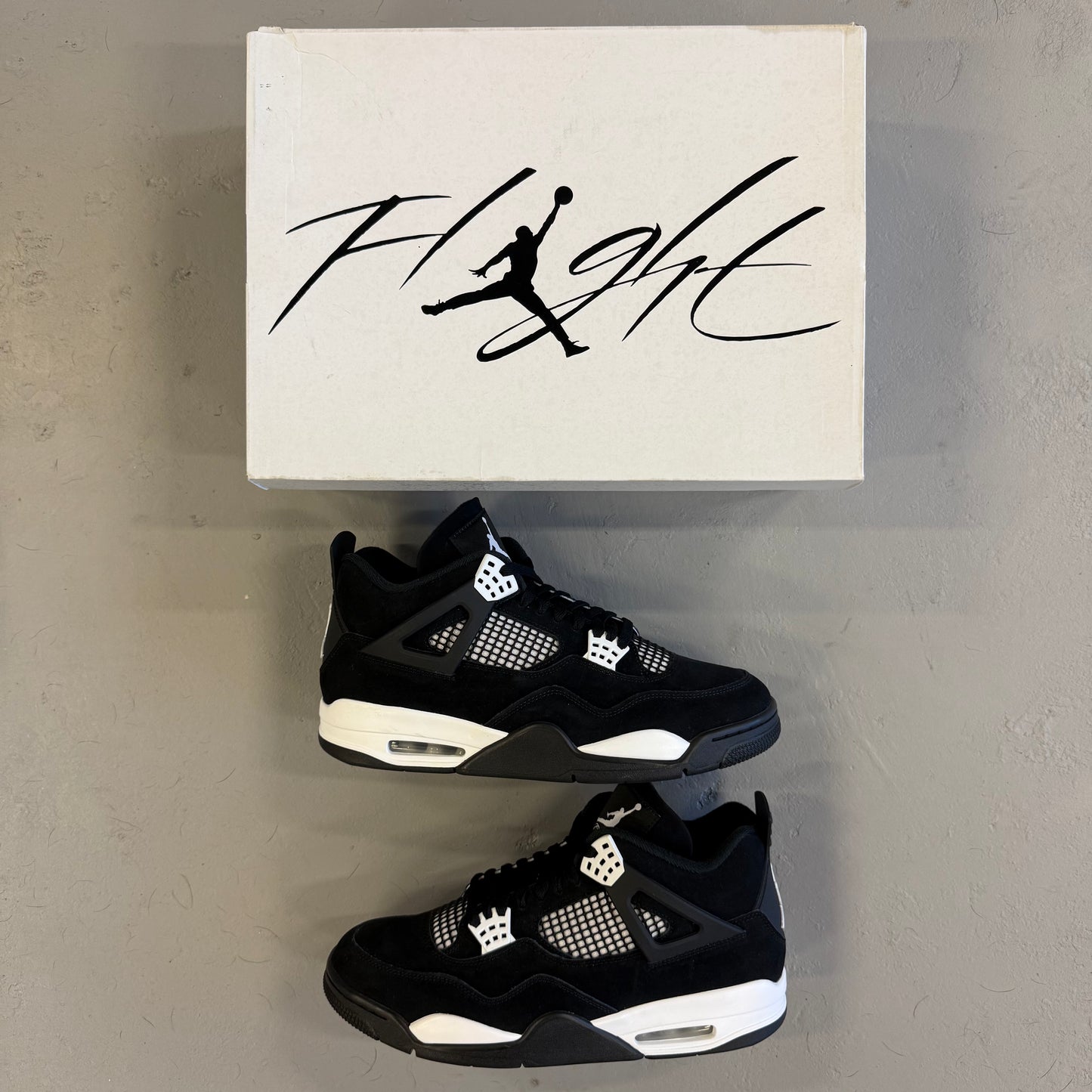 Size 12 - Jordan 4 Retro 'White Thunder' (Used)
