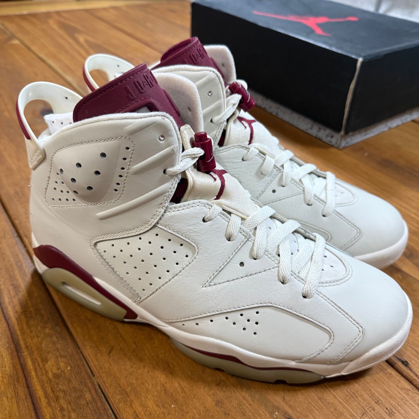 SIZE 10.5 - Jordan 6 Retro 'Maroon' 2015 (Used)