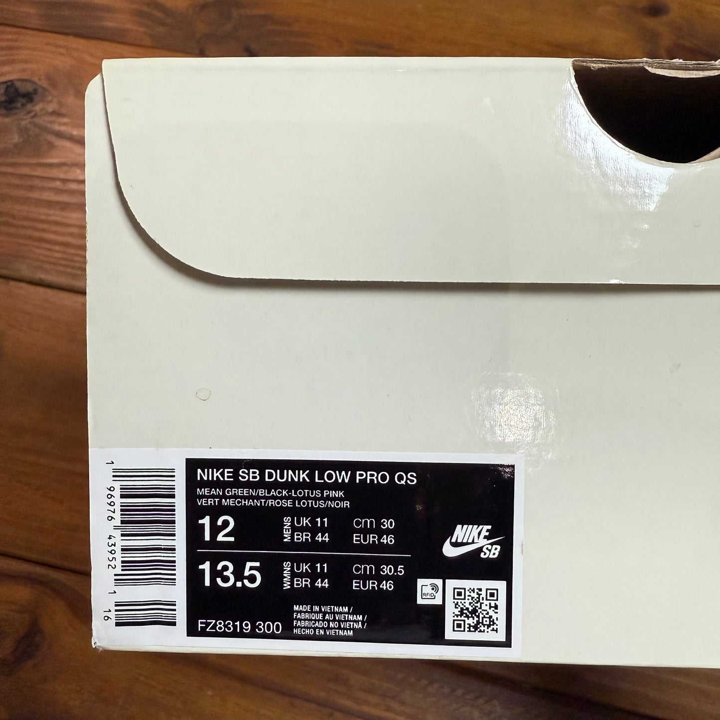 Size 12 - The Powerpuff Girls x Dunk Low Pro SB QS 'Buttercup' (Used)