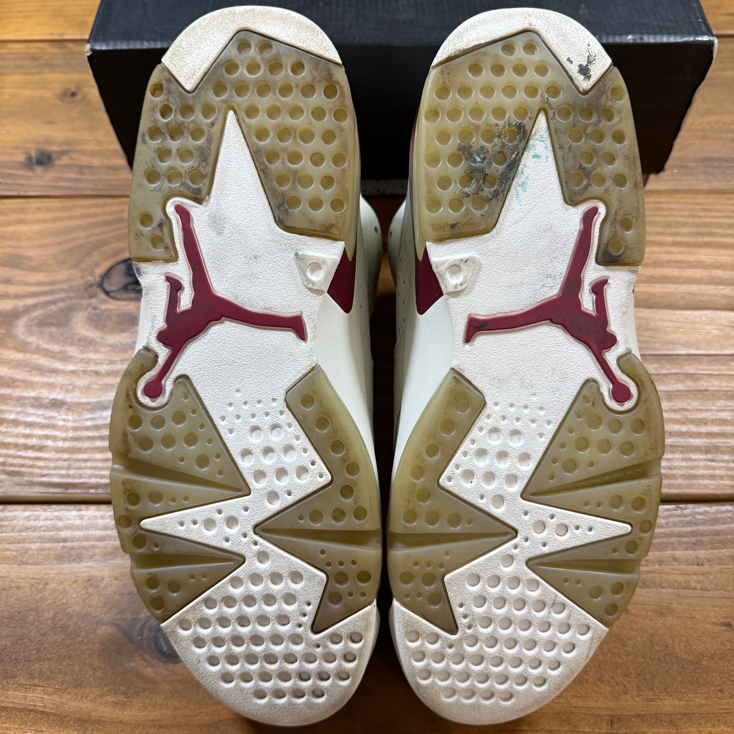 SIZE 10.5 - Jordan 6 Retro 'Maroon' 2015 (Used)