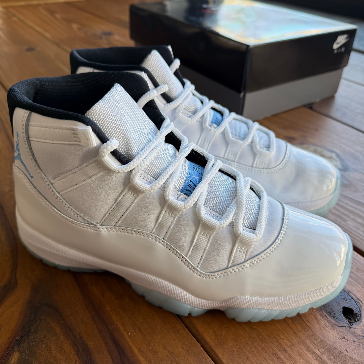 Size 9 - Jordan 11 Retro 'Columbia / Legend Blue' 2024 (Used)