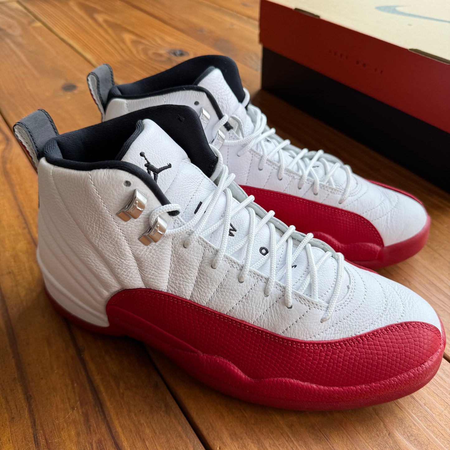 Größe 44.5 - Jordan 12 Retro 'Cherry' 2023 (Gebraucht)