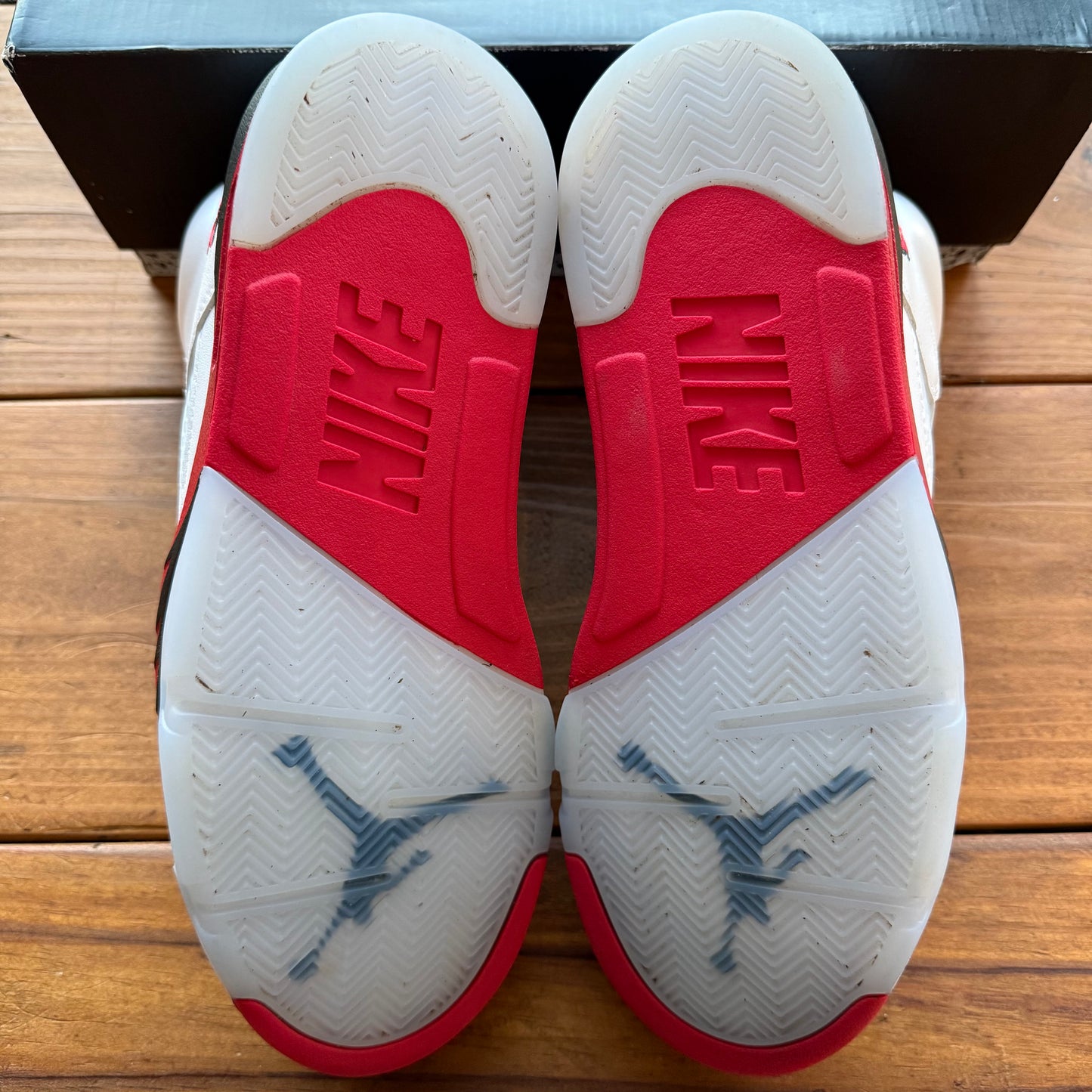 SIZE 11 - Jordan 5 Retro 'Fire Red' 2025 (Used)