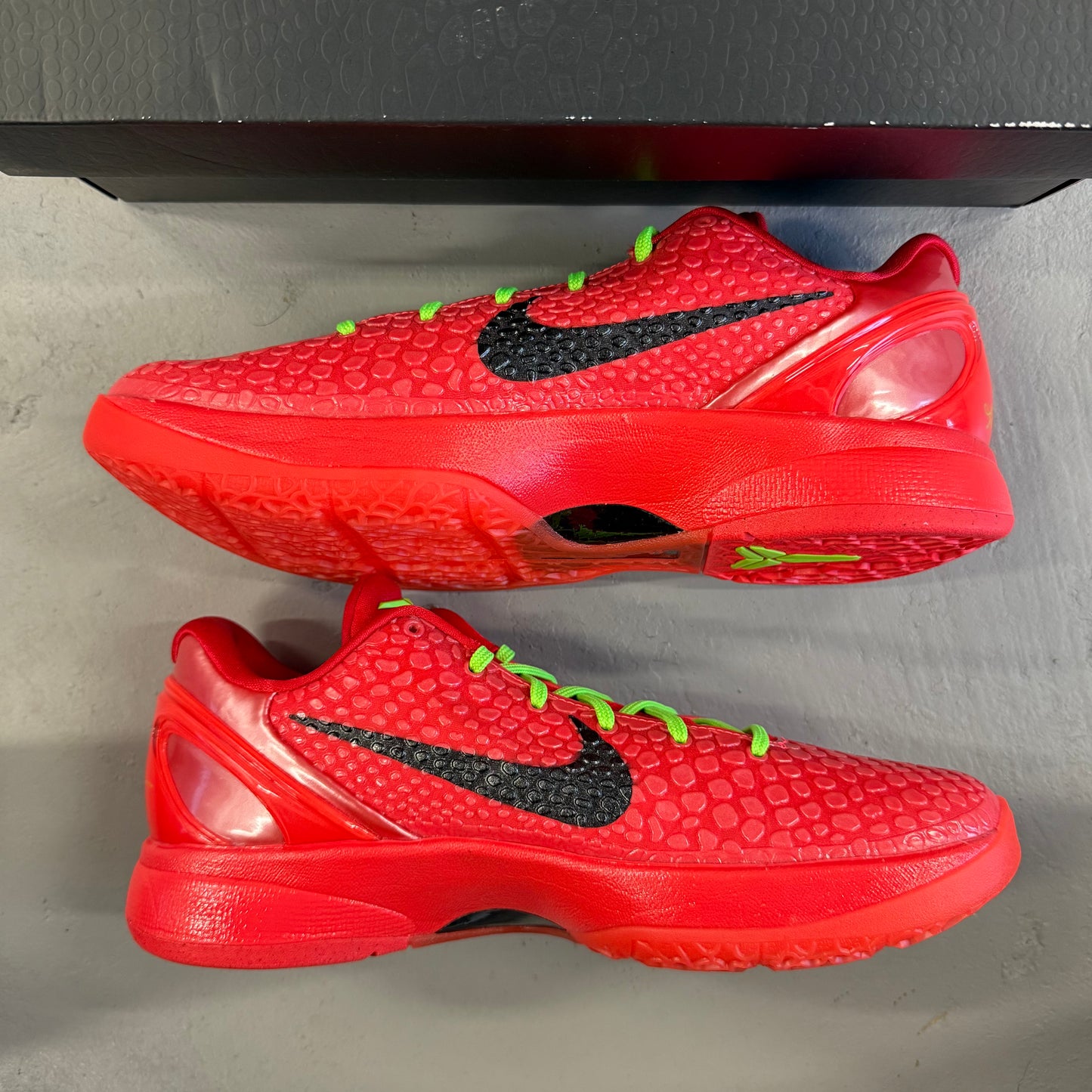 Size 9.5 - Zoom Kobe 6 Protro 'Reverse Grinch' (Used)