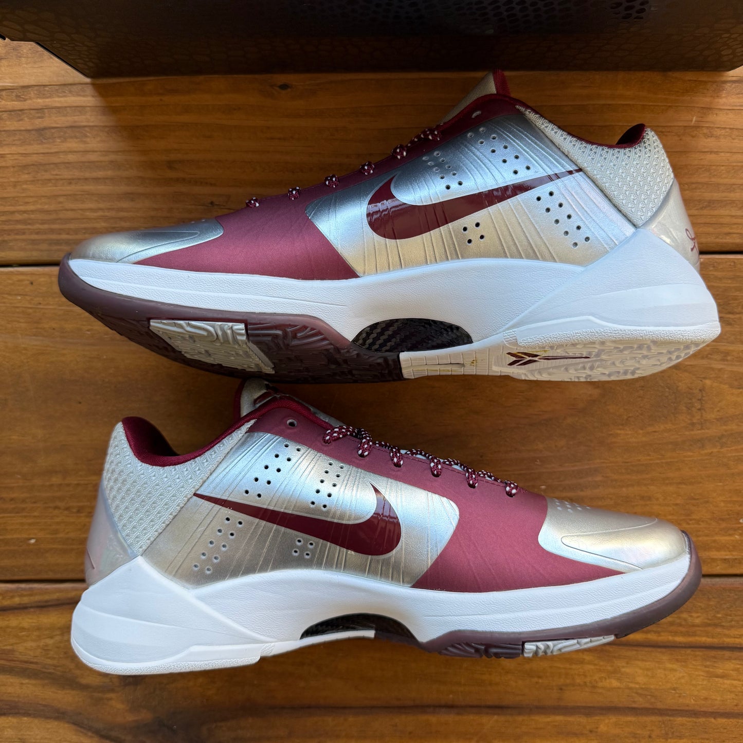 Talla 9 - Nike Zoom Kobe 5 Protro 'Lower Merion Aces' 2026 (Usado)