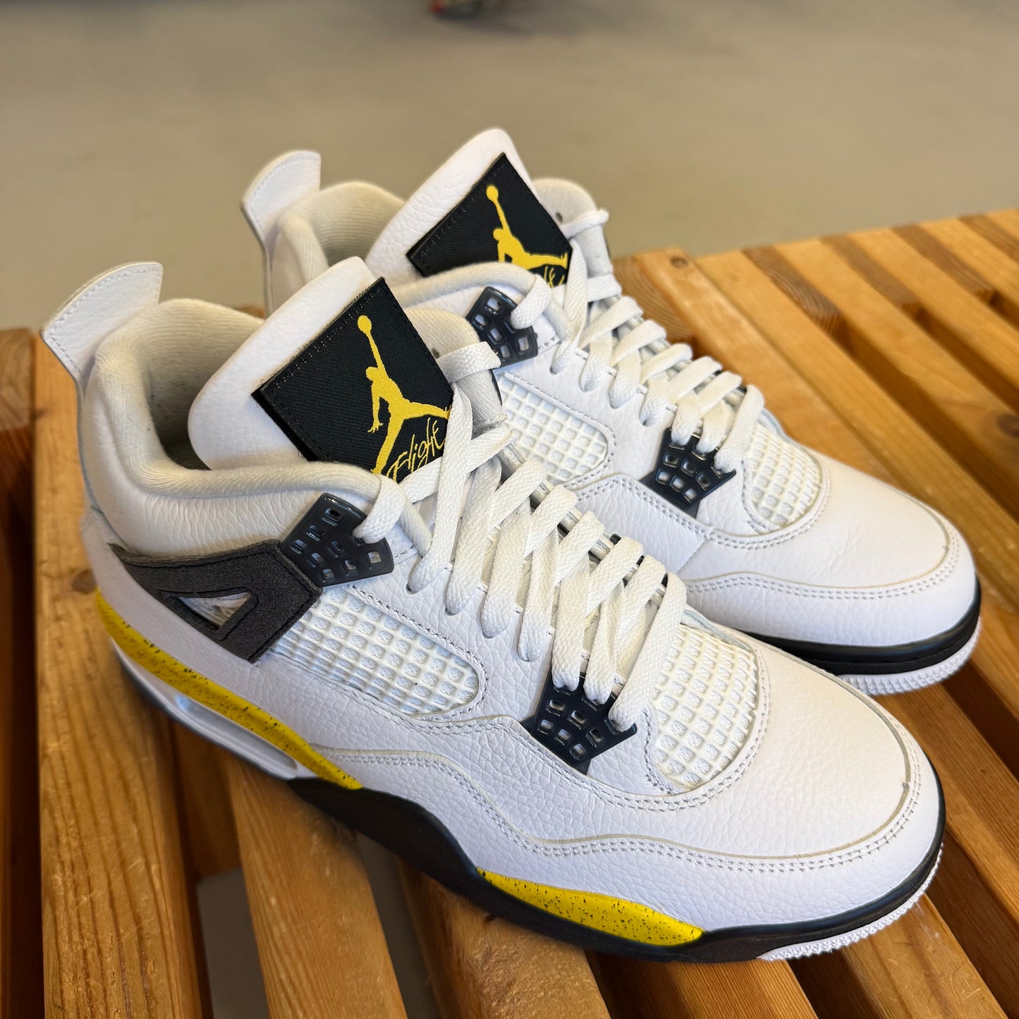Jordan 4 Retro 'Rare Air - Tour Yellow' 2026 (Used) - Size 10
