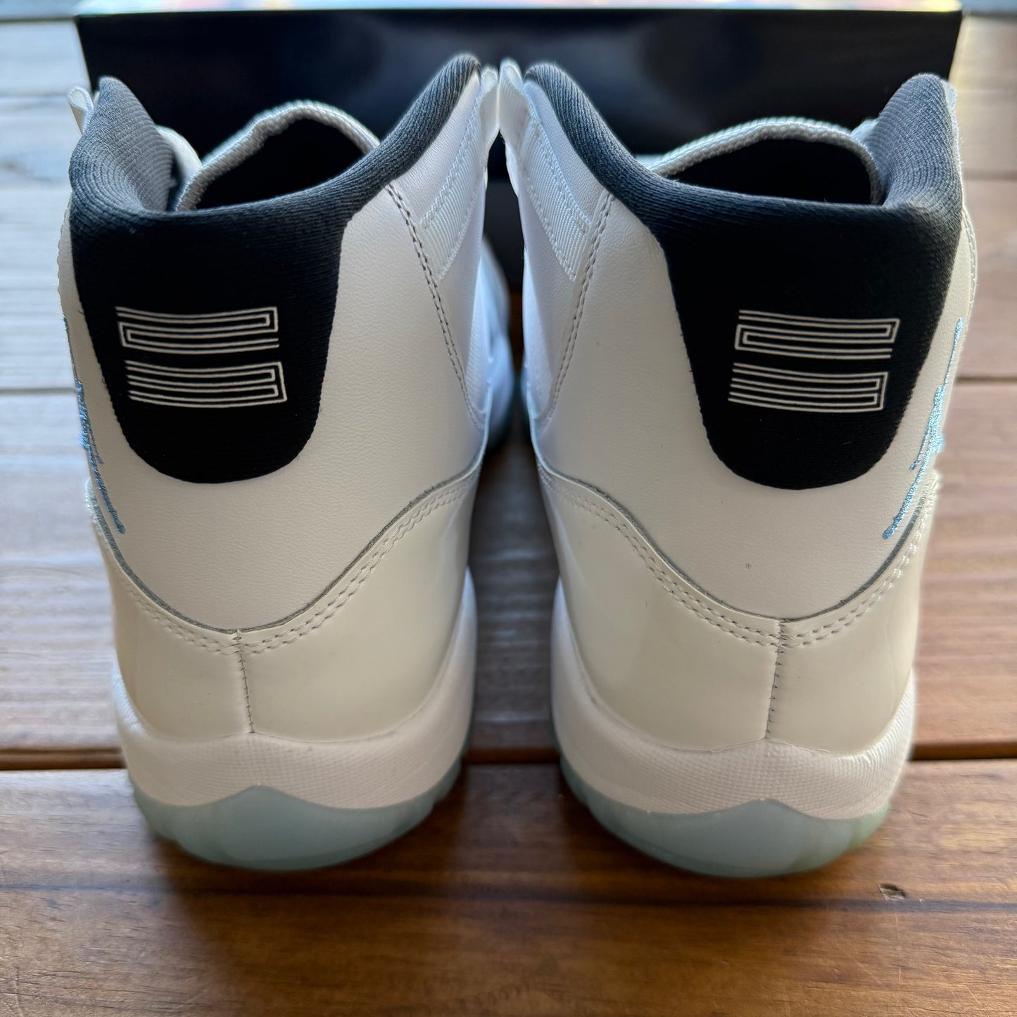 Size 9 - Jordan 11 Retro 'Columbia / Legend Blue' 2024 (Used)