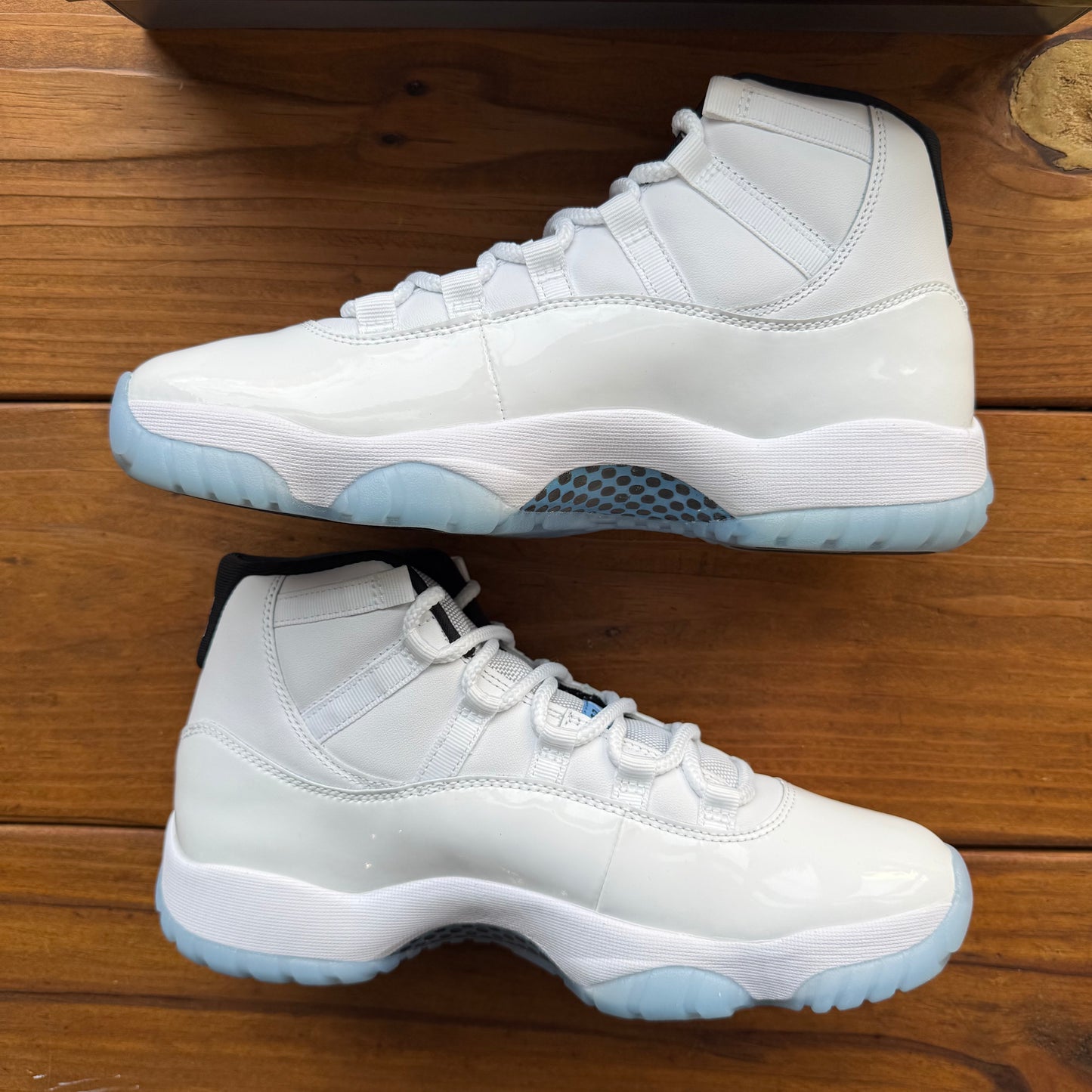 Size 8.5 - Jordan 11 Retro 'Columbia / Legend Blue' 2024 (Used)
